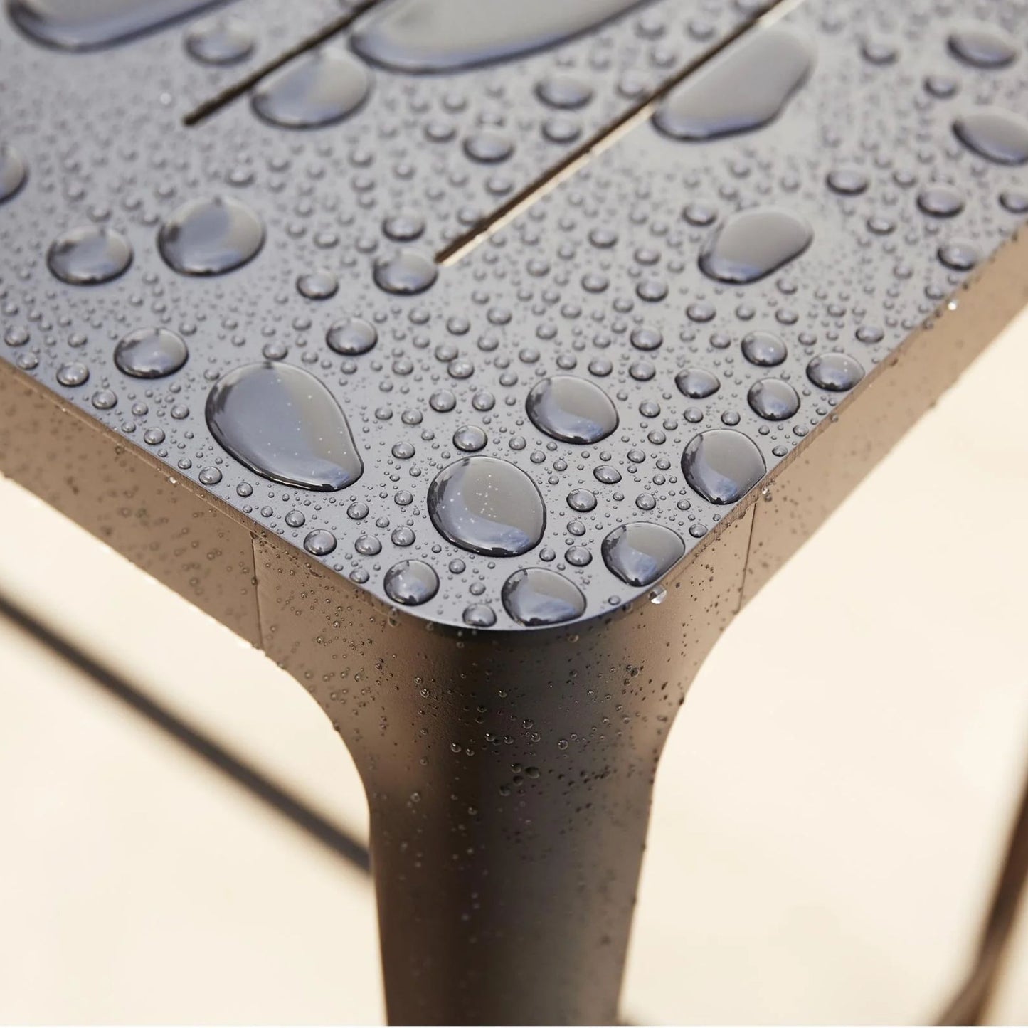 Outdoor table with water droplets - 11402AS_3