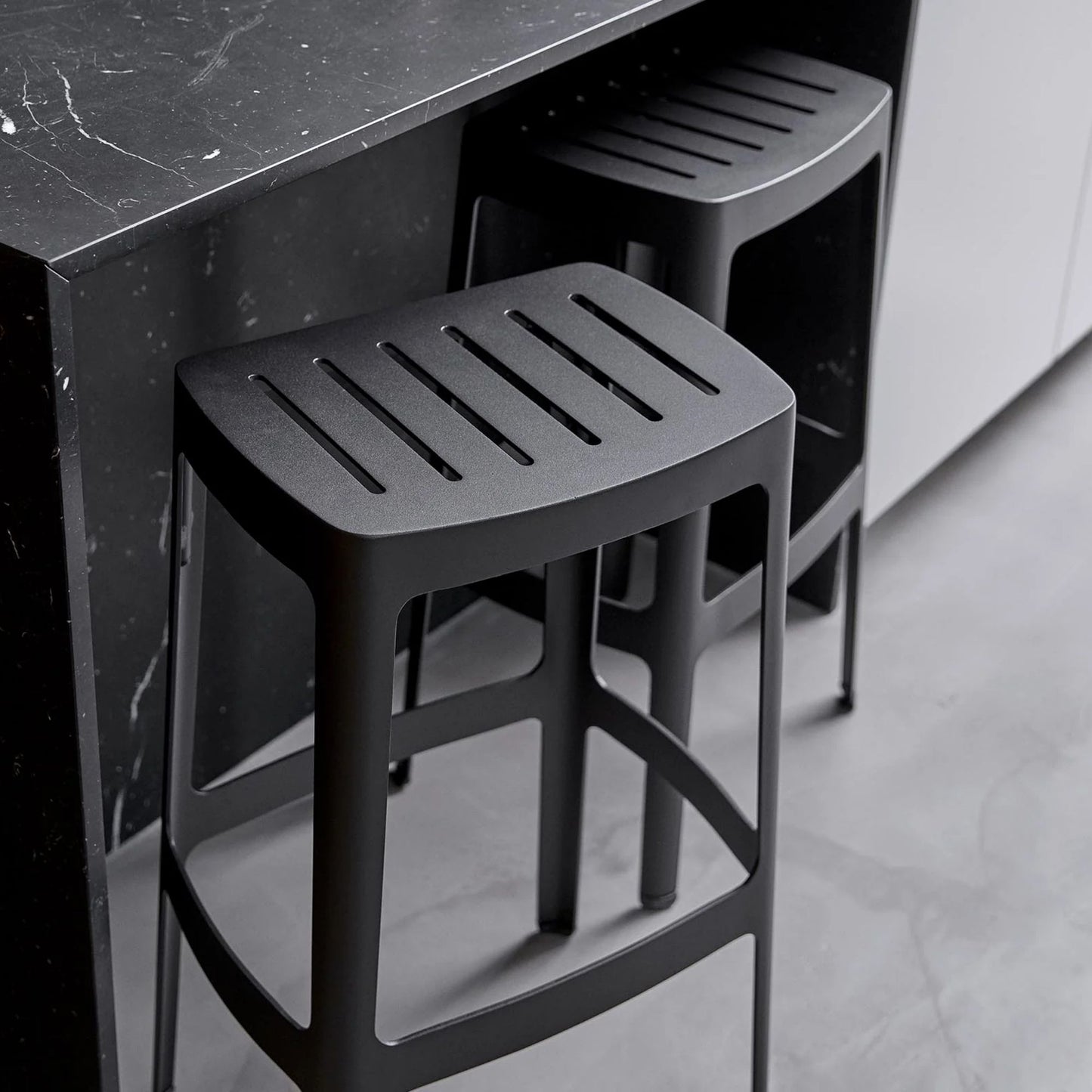 Black bar stools 11402AS_4