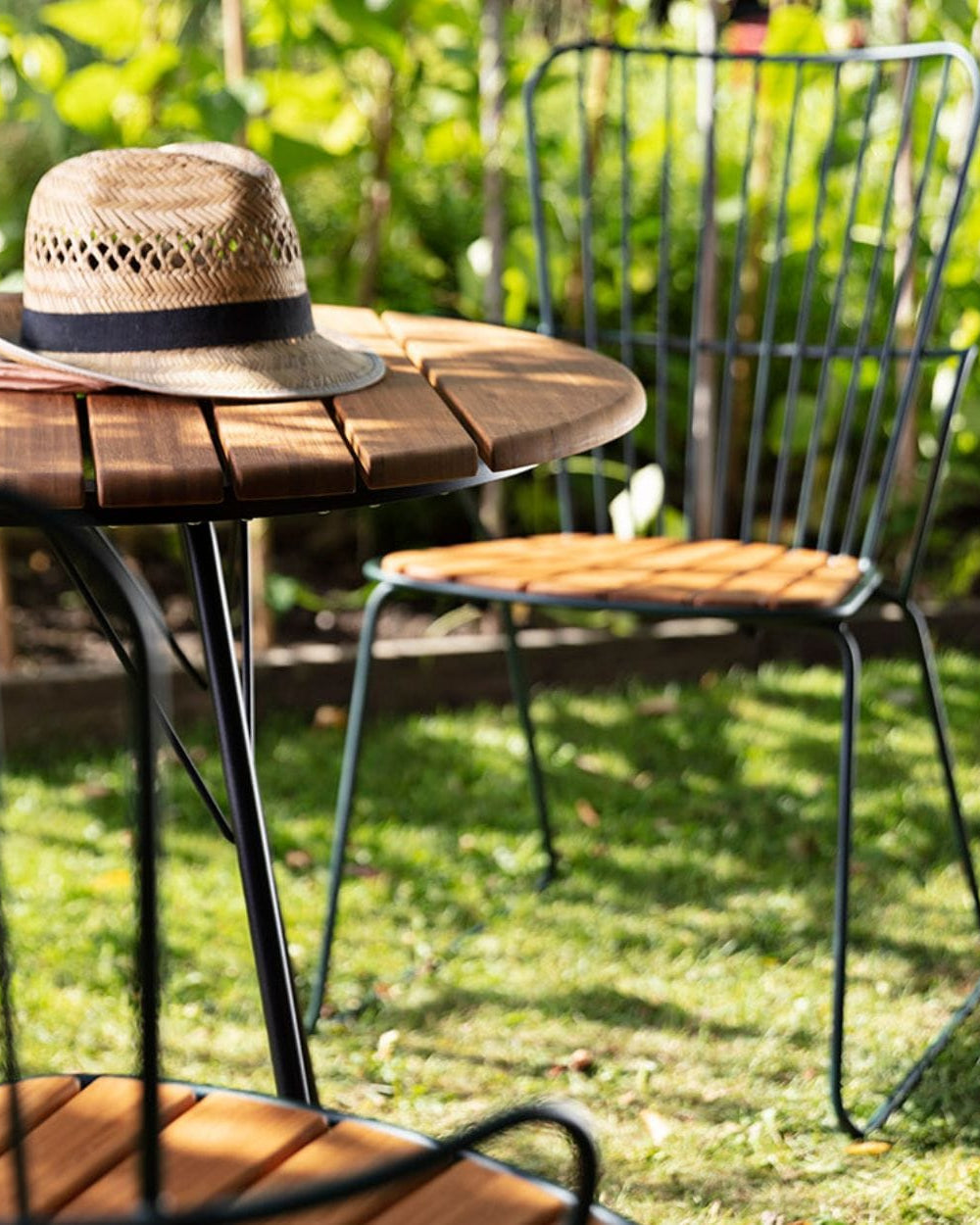 Outdoor dining set with bamboo table & chairs