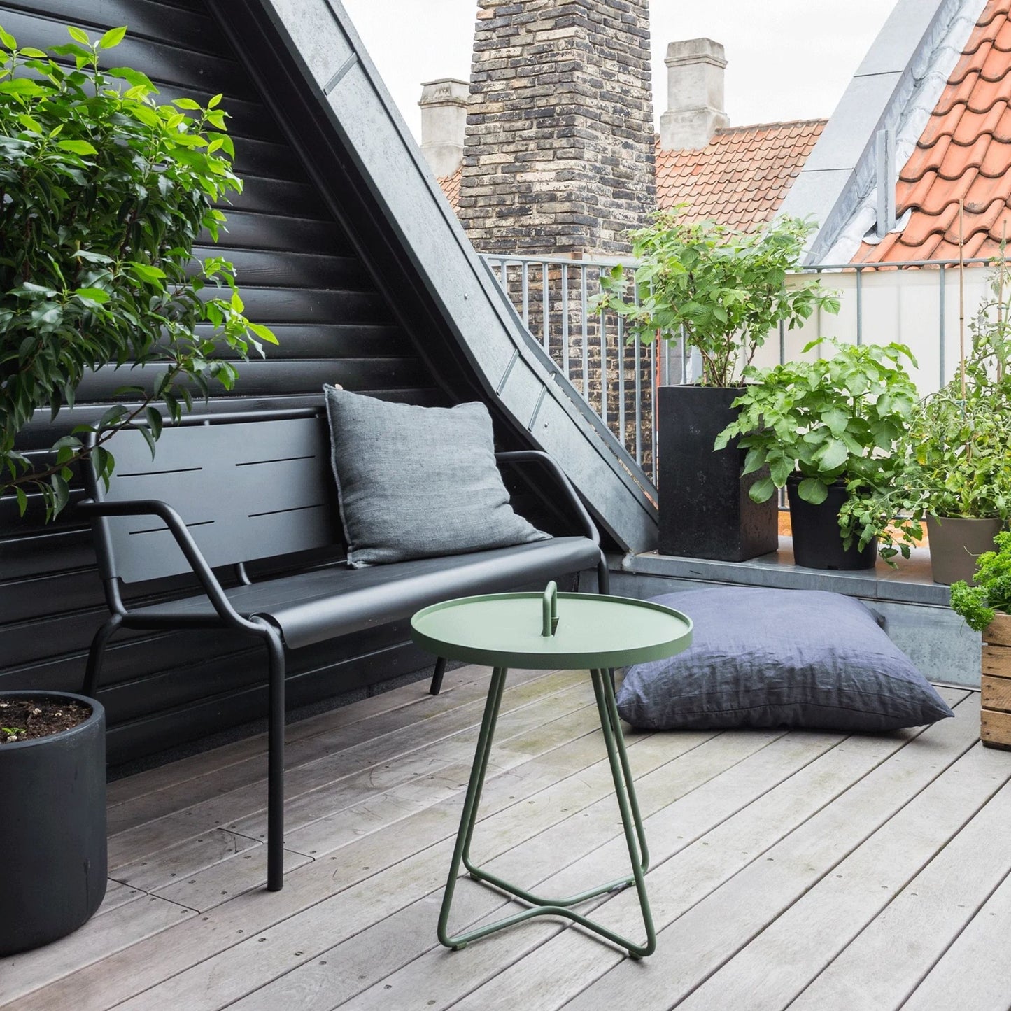 Rooftop garden with bench and table - 5065AD_2