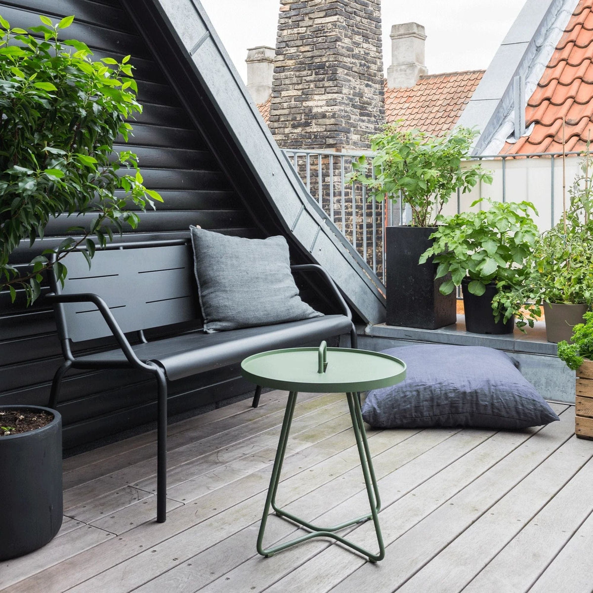 Rooftop garden with bench and table - 5065AD_2
