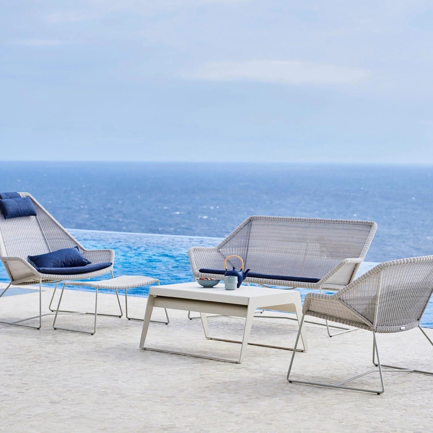 5369LT_4 outdoor furniture set by the pool