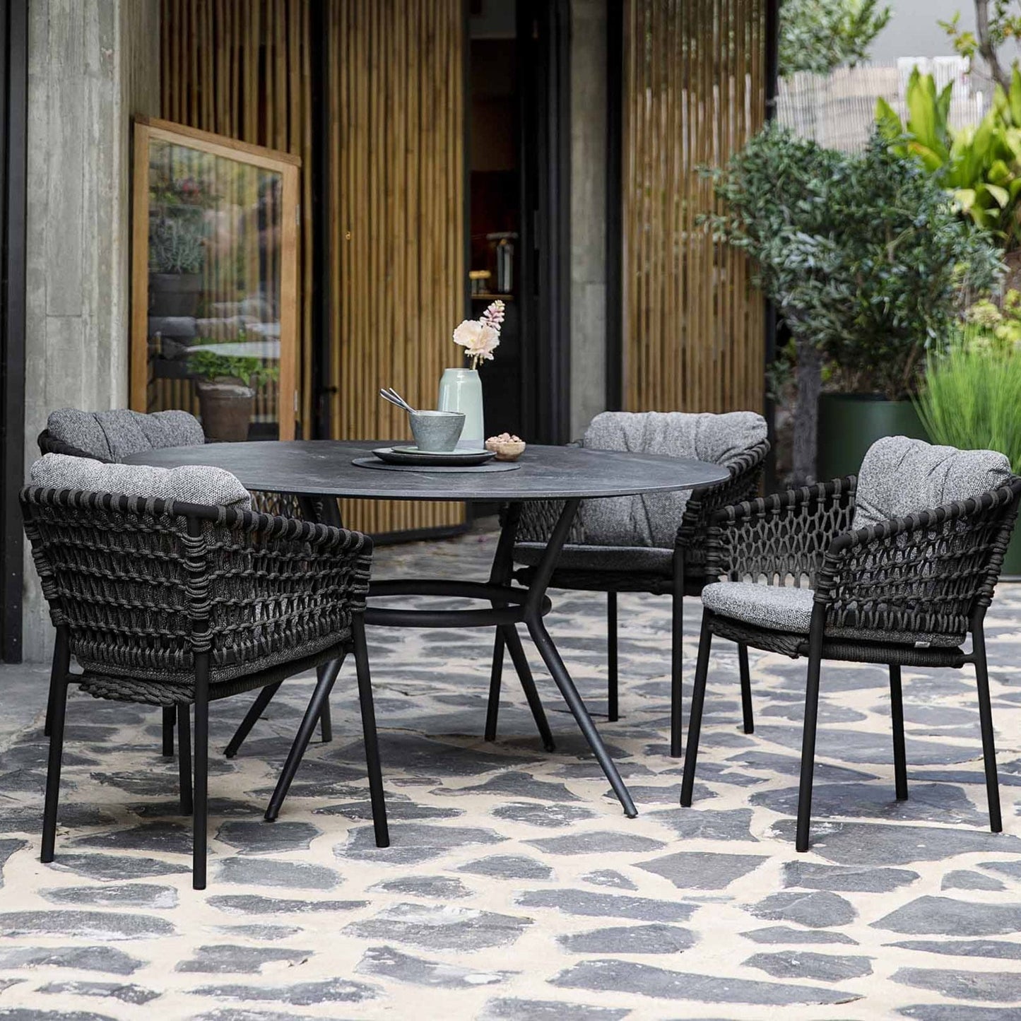 5417RODG_4 outdoor dining set with round table and chairs
