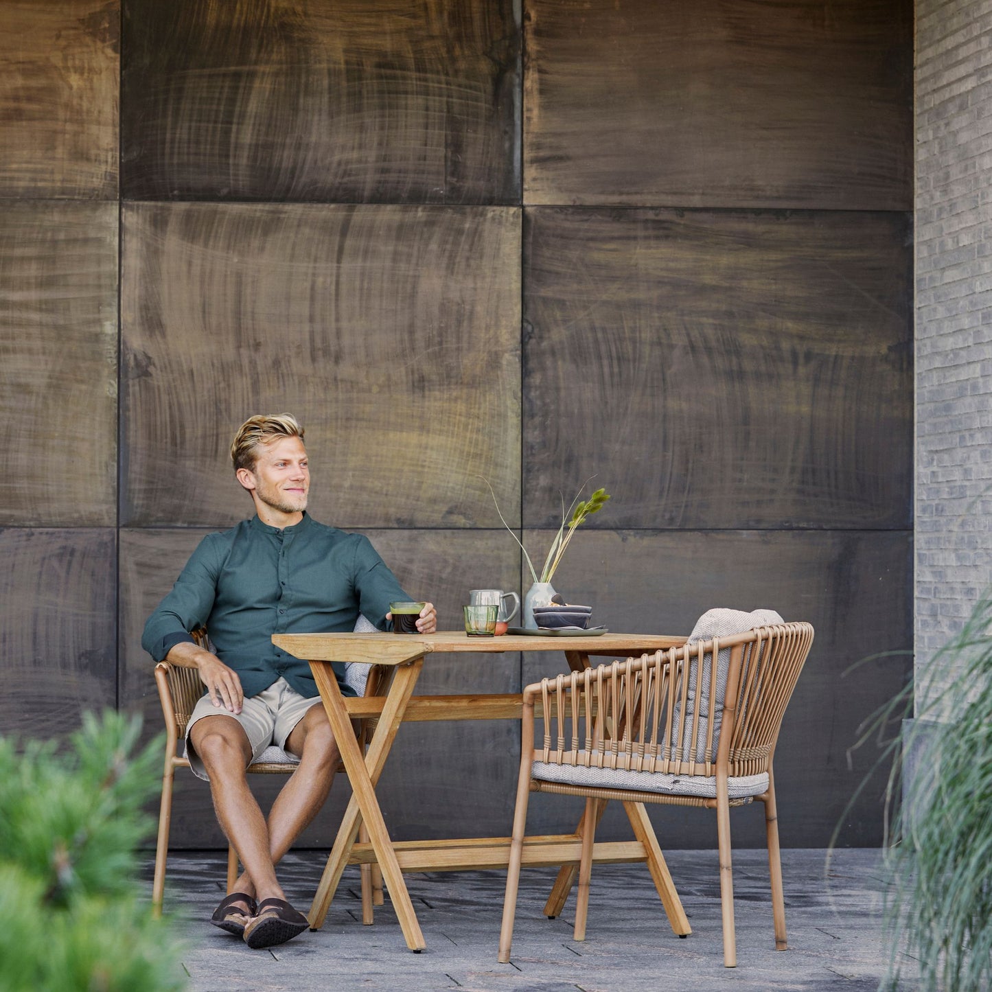 5417U_6 outdoor seating set with man enjoying coffee