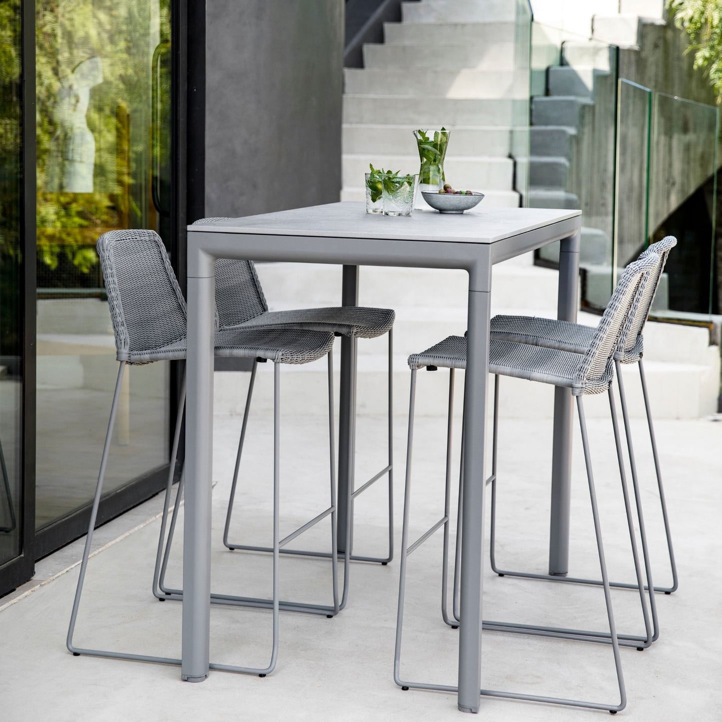 Gray outdoor bar table and chairs (5465LI_2)