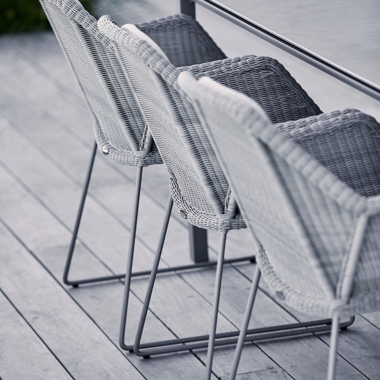 5467LI_3 wicker chairs on deck