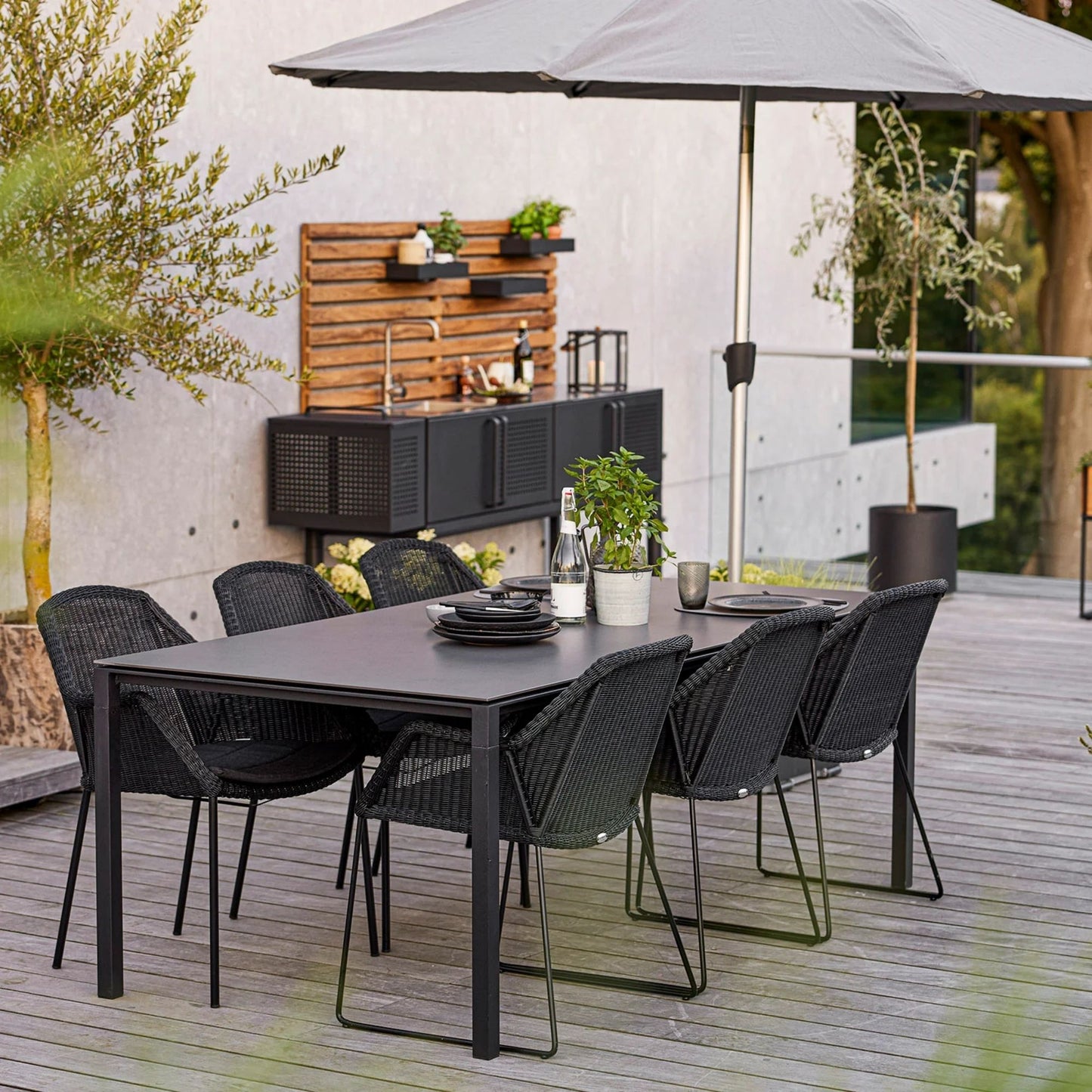 Outdoor dining set 5467LS_3 with umbrella and black chairs
