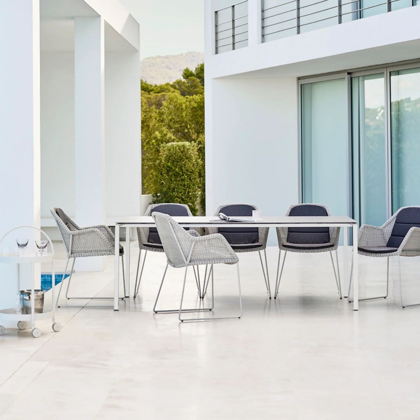 Outdoor dining set 5467LW_3 on patio
