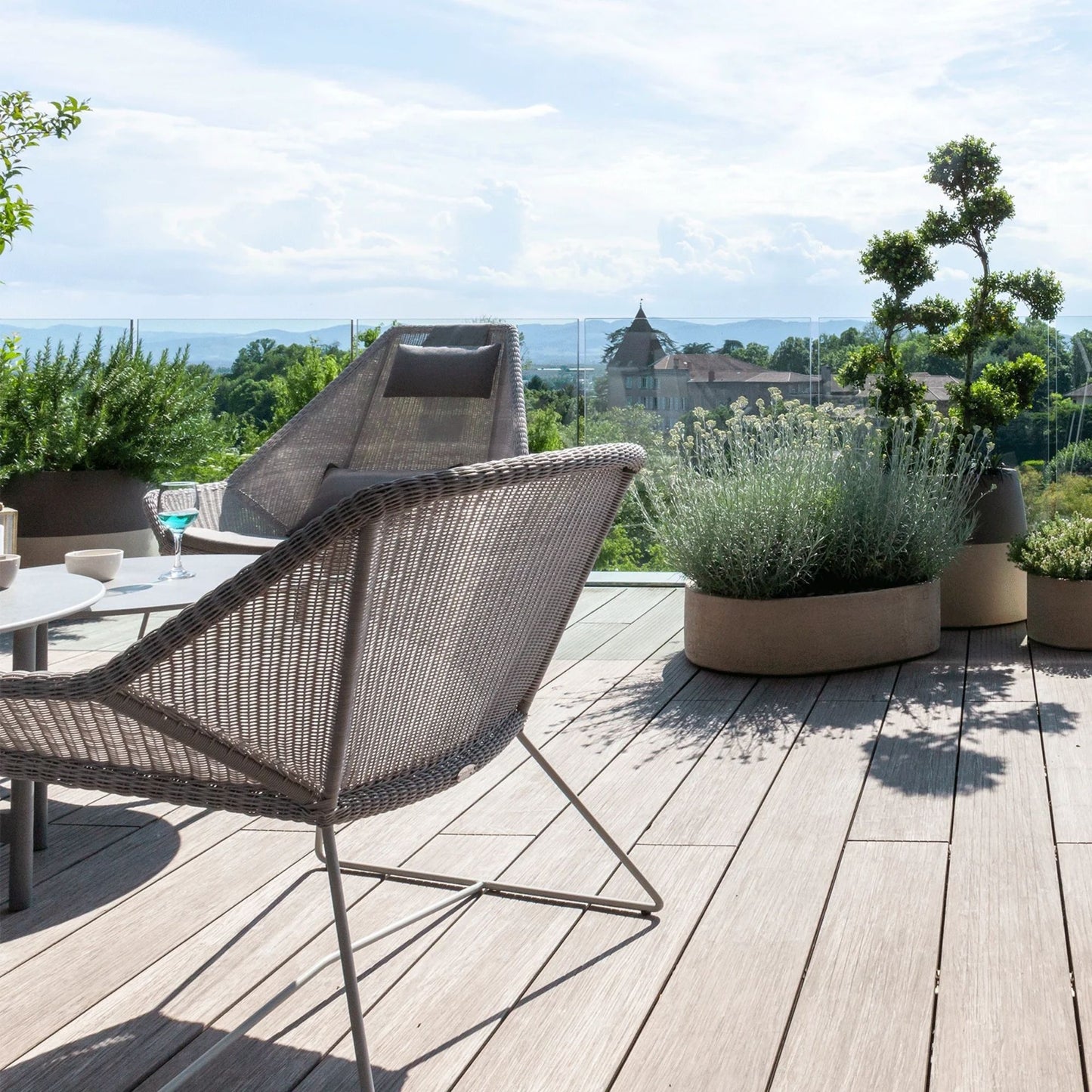 Outdoor seating area with view - 5468LT_2