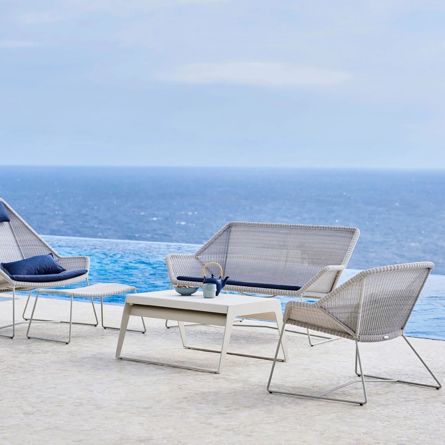 5468LW_2 outdoor furniture set by the sea