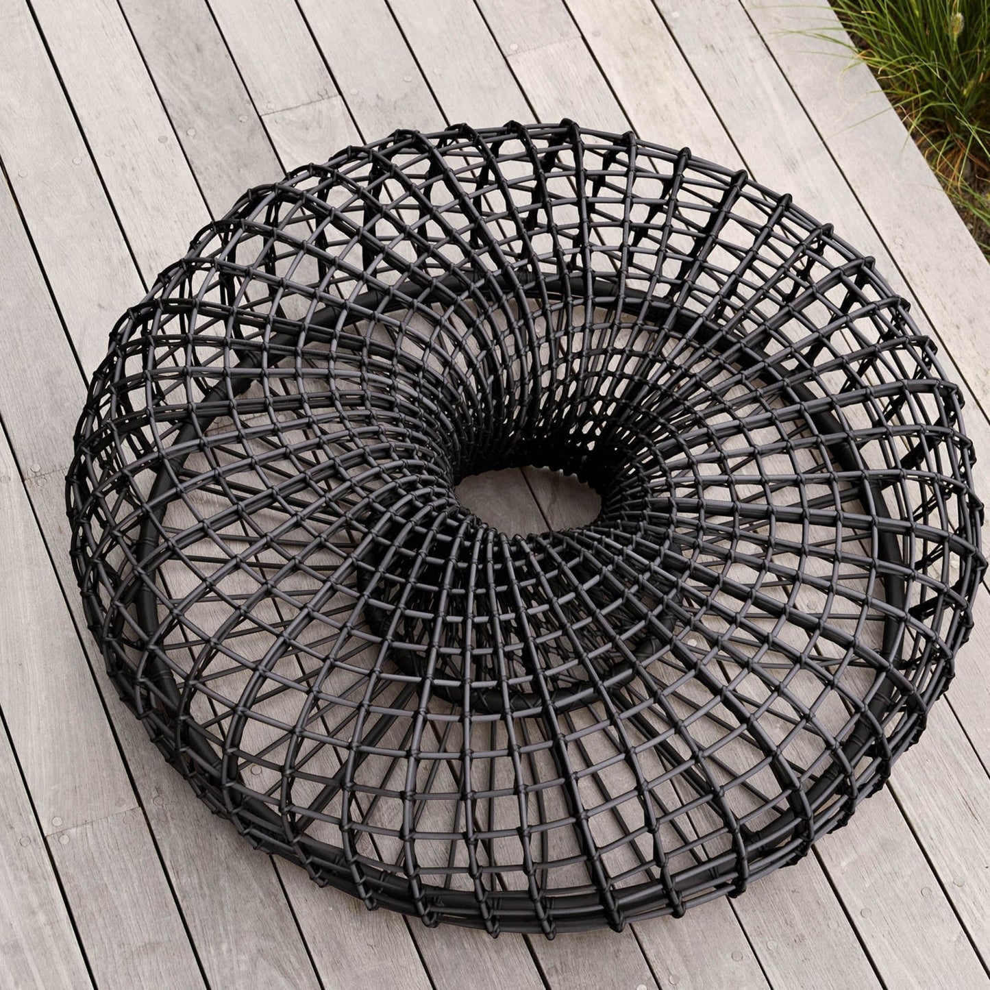 Black woven outdoor side table 57321L