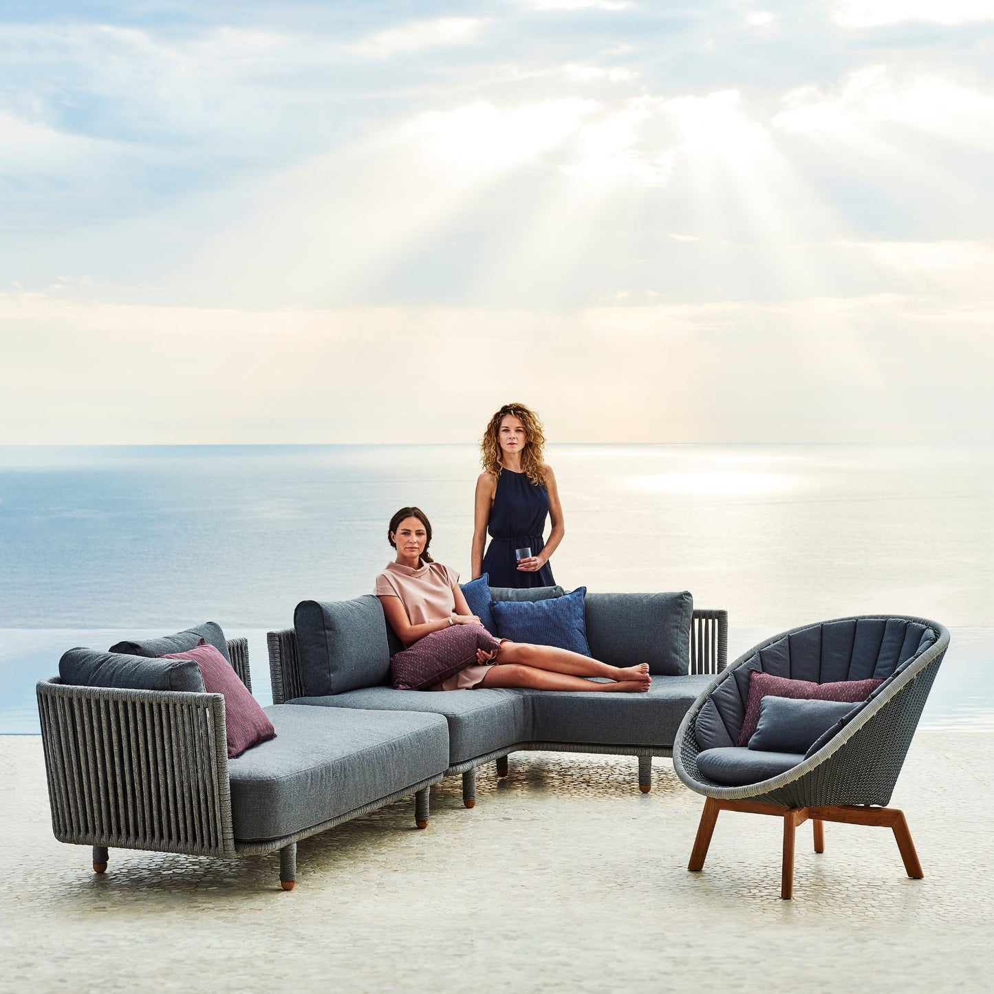 Outdoor furniture set with two women, 7542ROGAITG_4