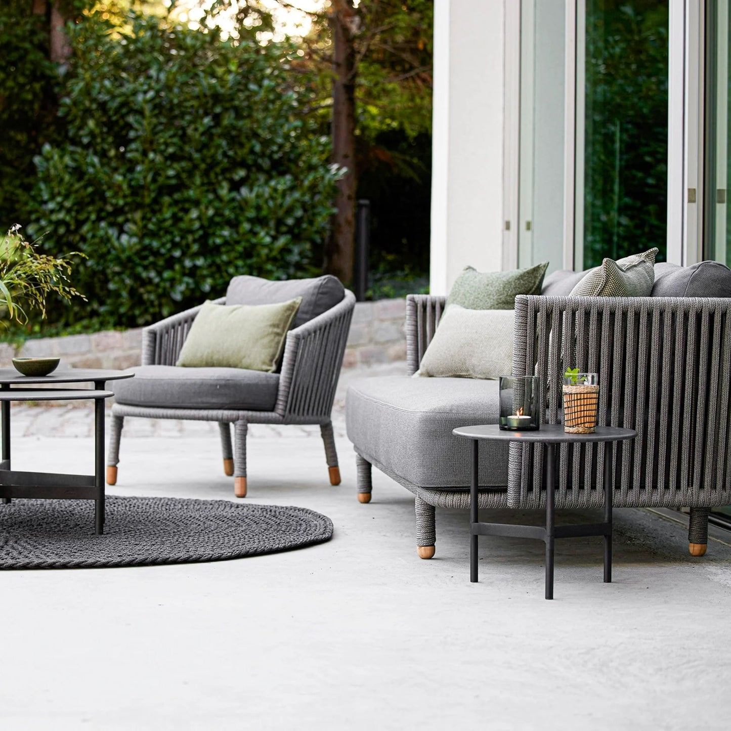 7543ROGAITG_8 Outdoor seating set with gray furniture.