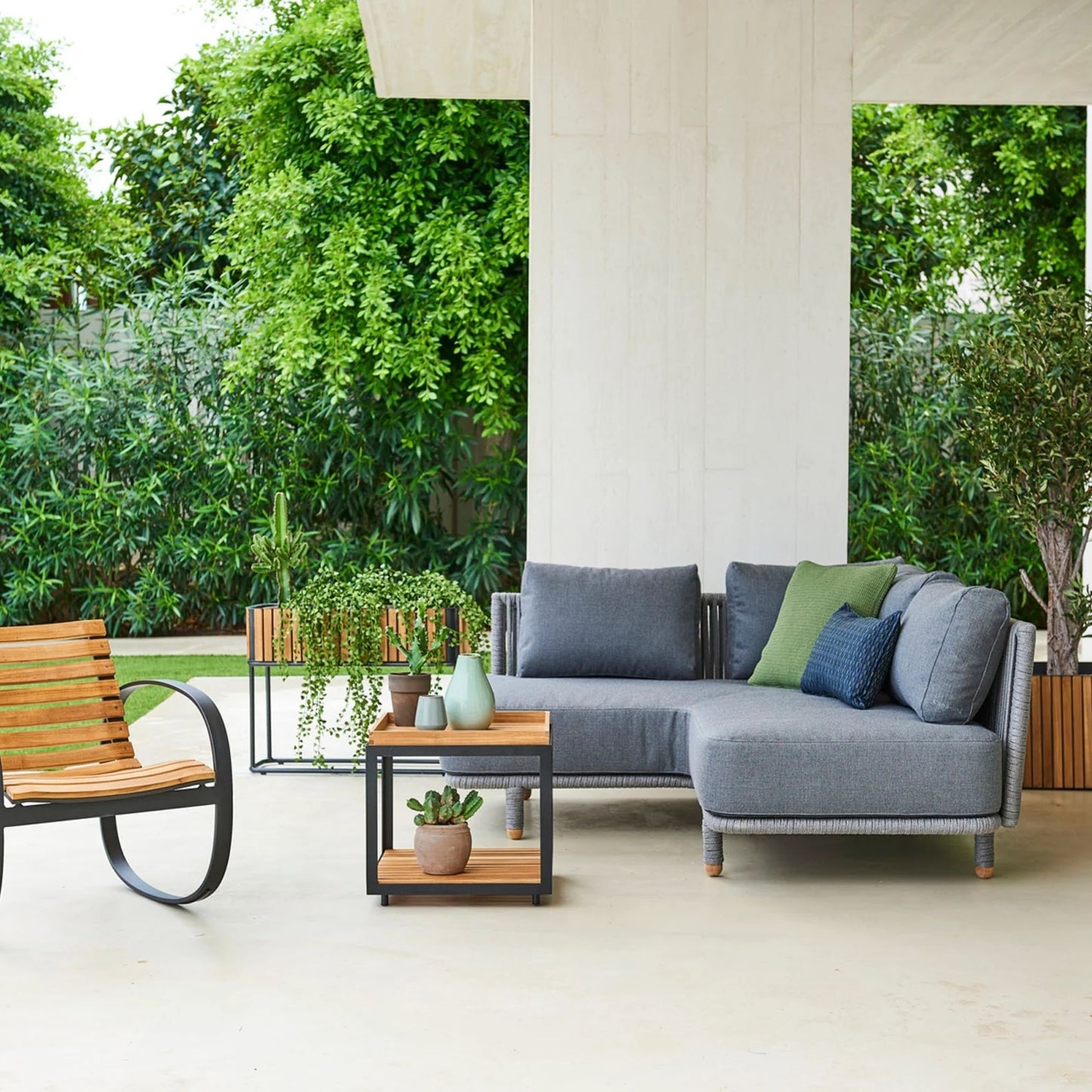 Outdoor patio furniture set 7545ROGAITG_3 with garden view.