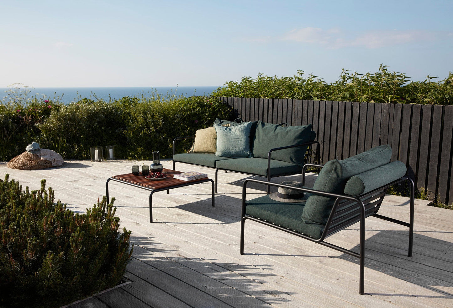 AVON HOUE Alpine outdoor furniture set