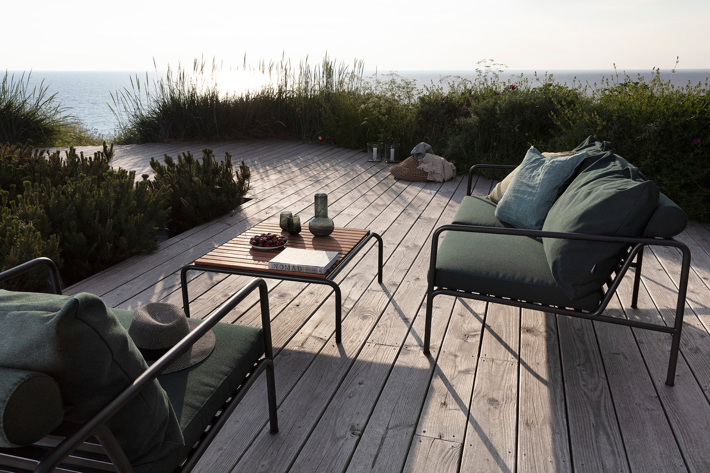 AVON Alpine HOUE outdoor set on wooden deck