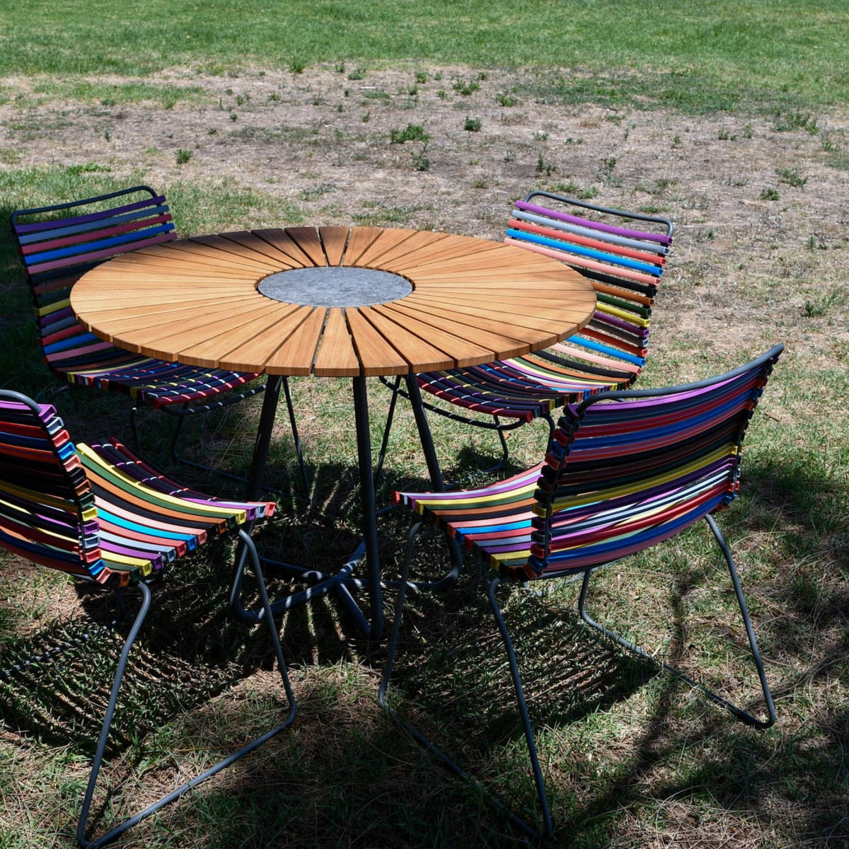 Outdoor circle table and chair set
