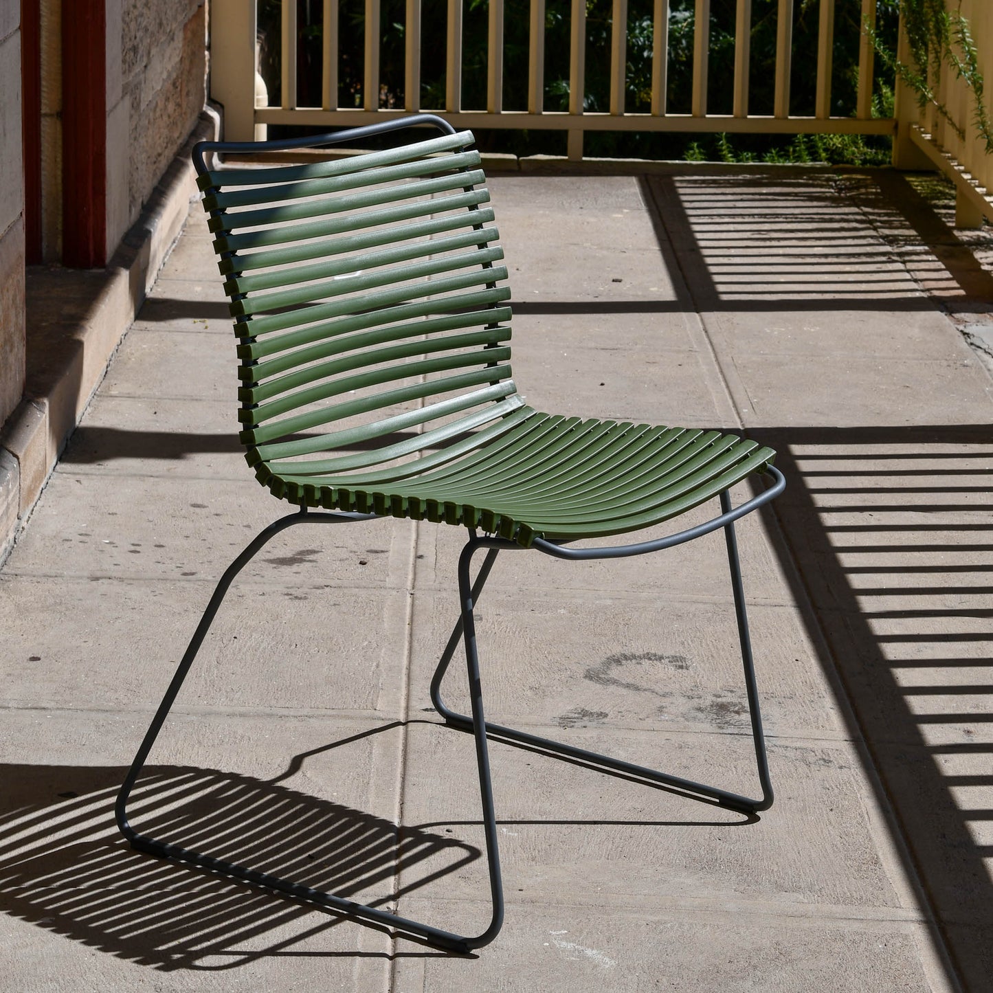 Green slatted patio chair - DSC_0188