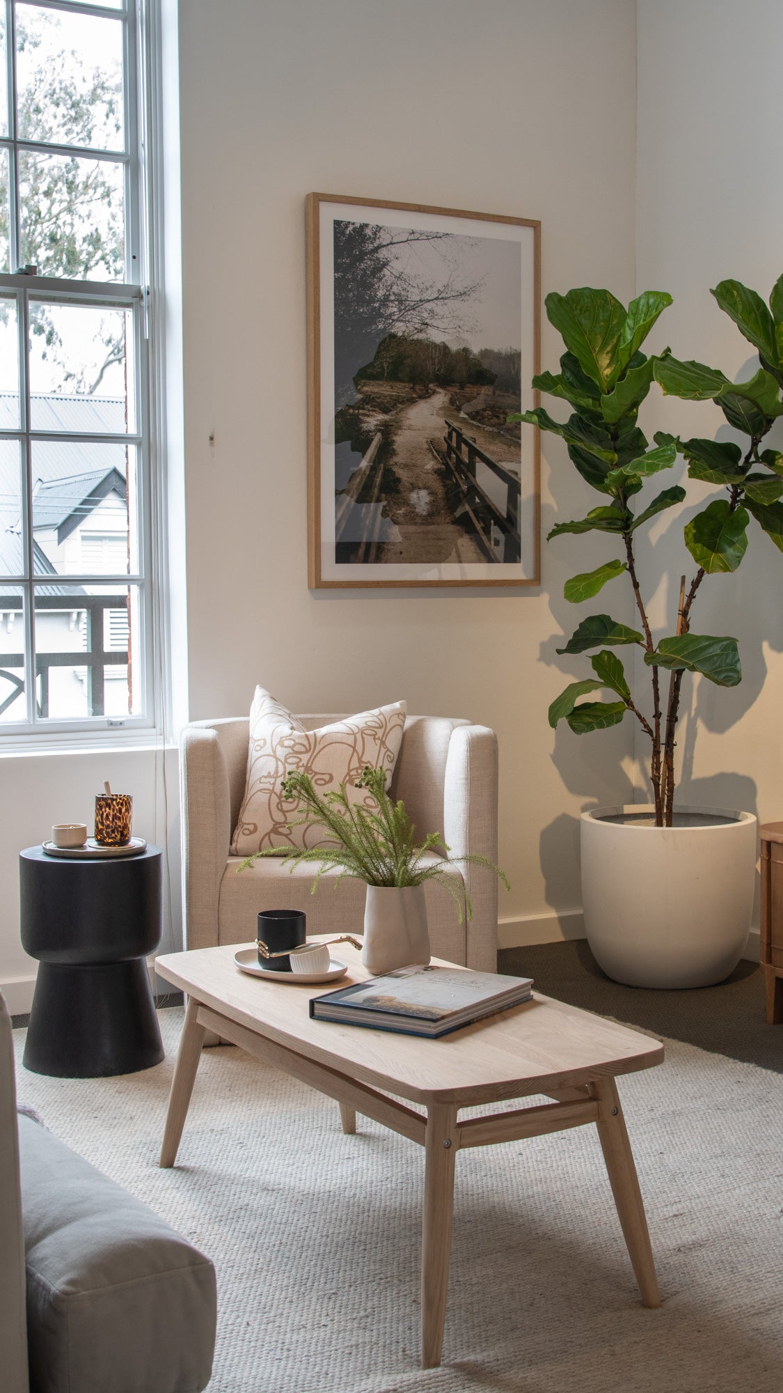 Living room with armchair, coffee table, and artwork - DSC_1513
