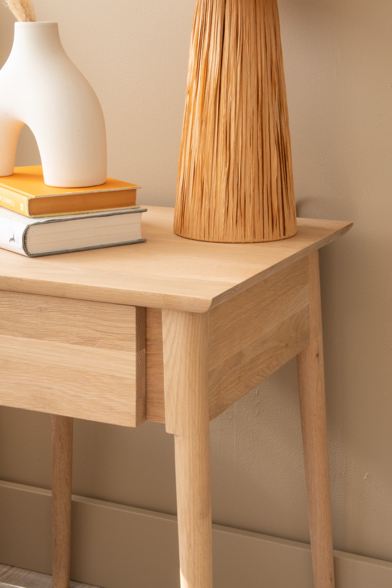 Wooden side table with lamp and decor - DSC_1710