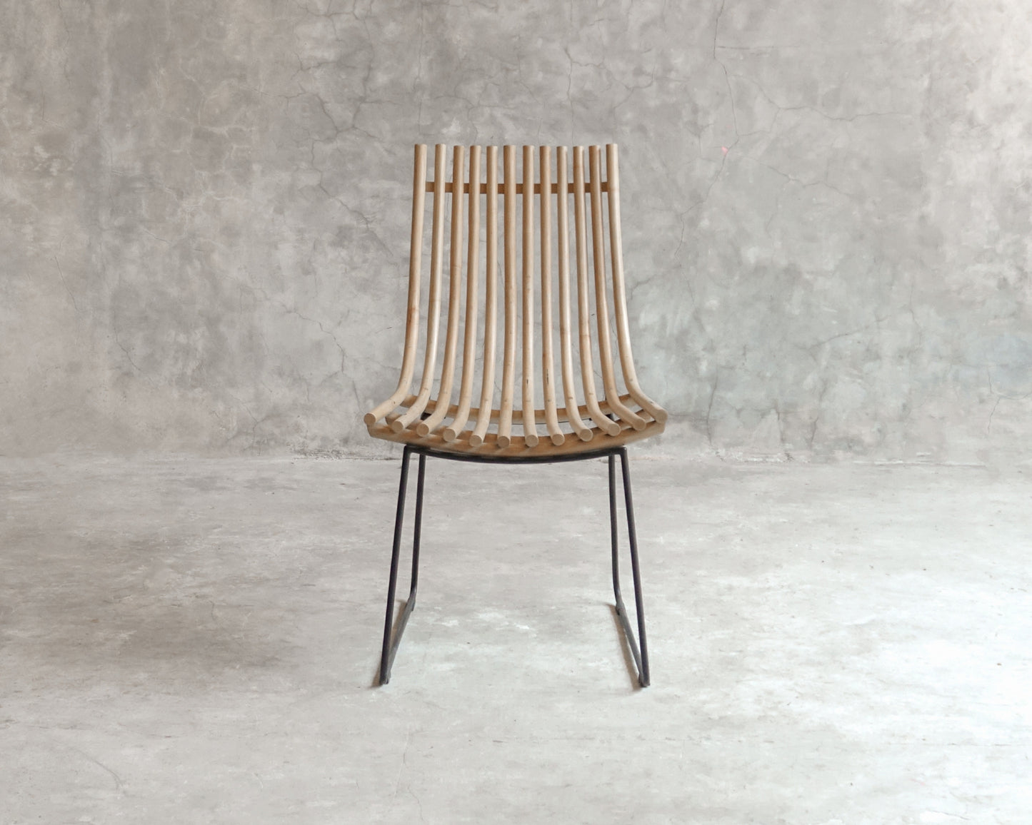ELE104 chair with wooden slats and metal legs
