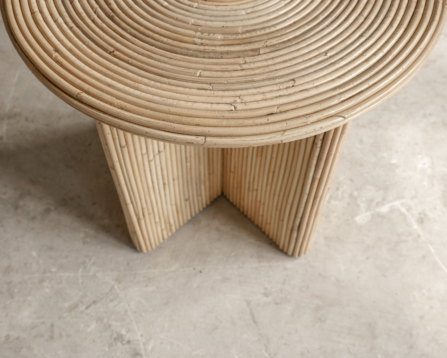 Rattan side table with circular top