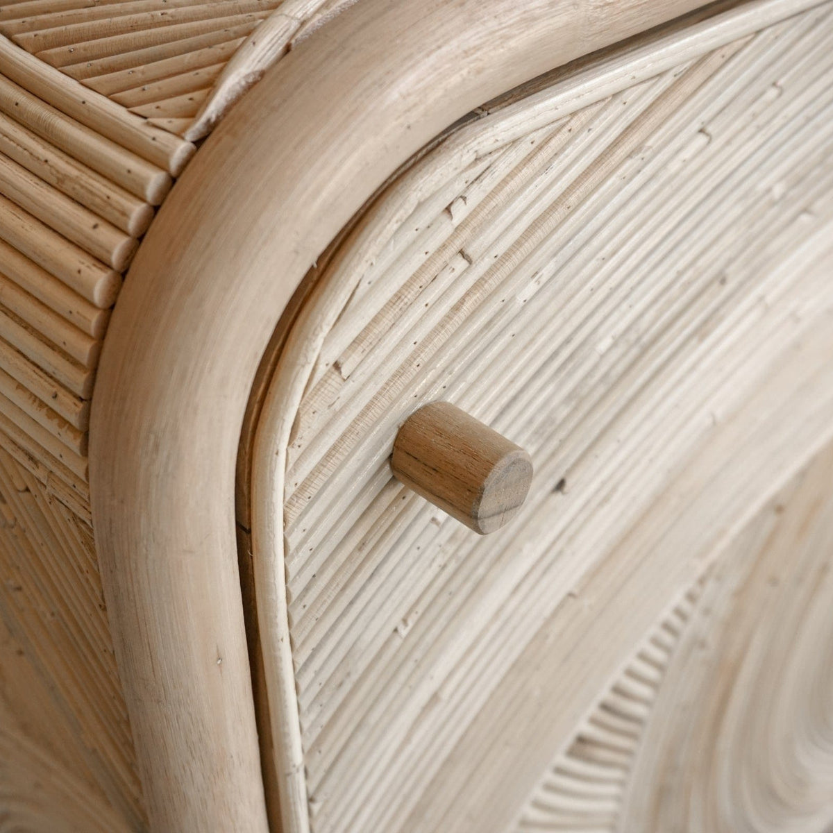 Vintage rattan cabinet detail (ELE118_6)
