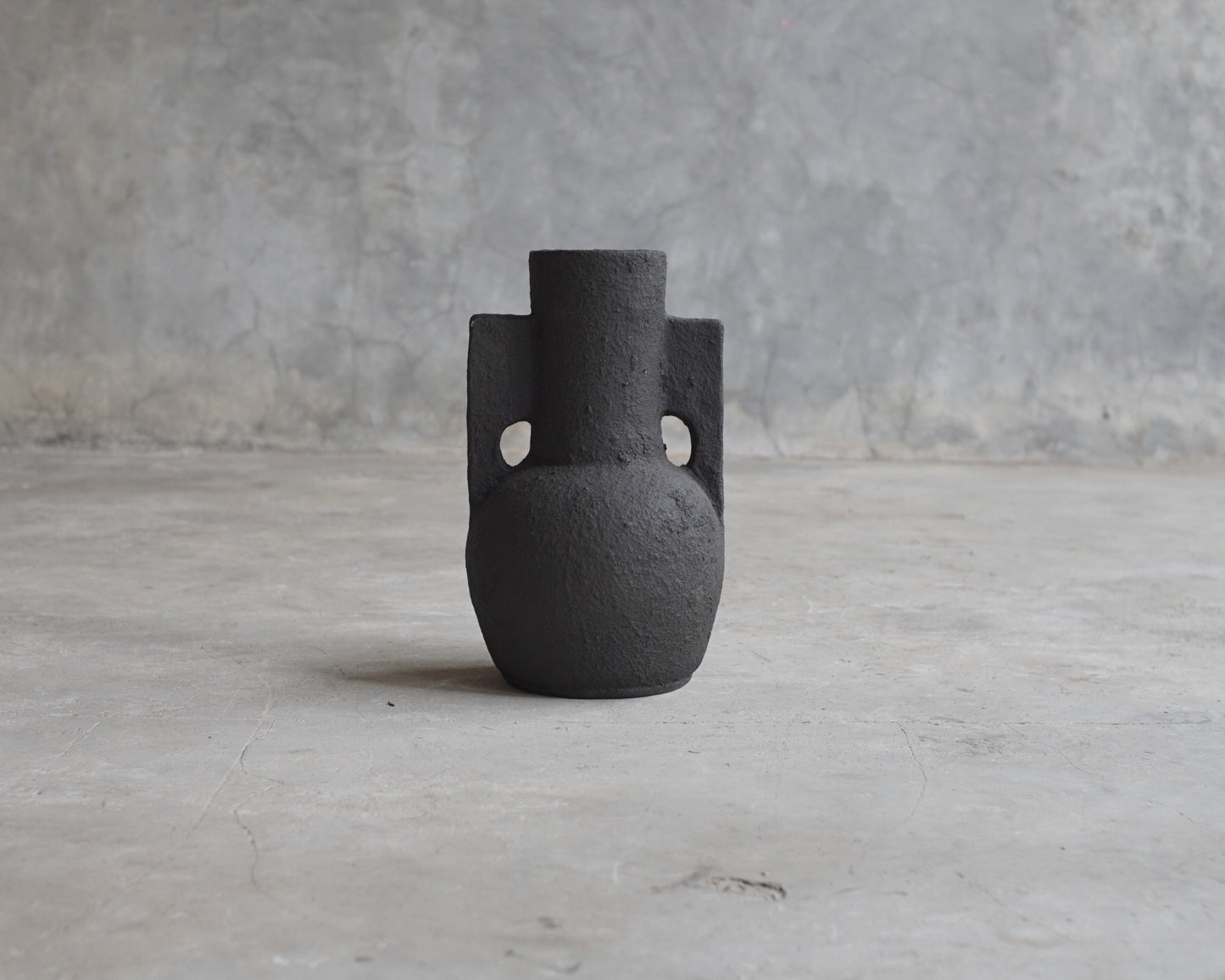 Black ceramic vase ELE132
