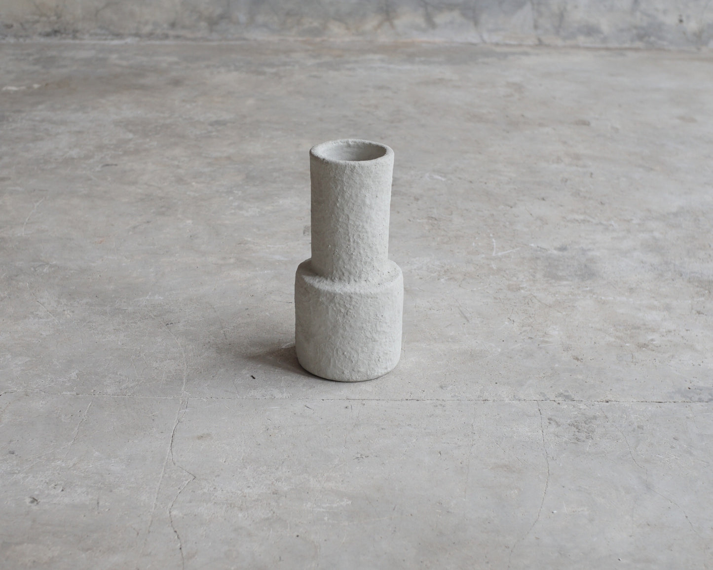 Concrete vase ELE138