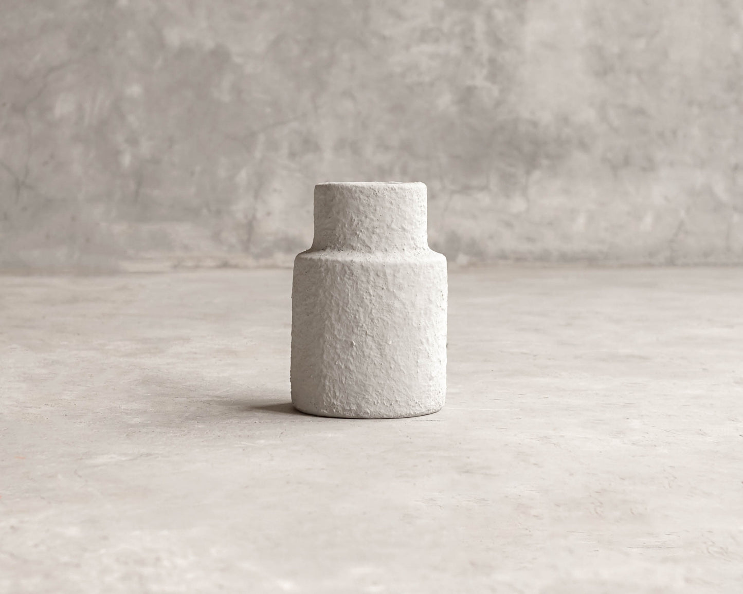 ELE139 decorative vase on gray background