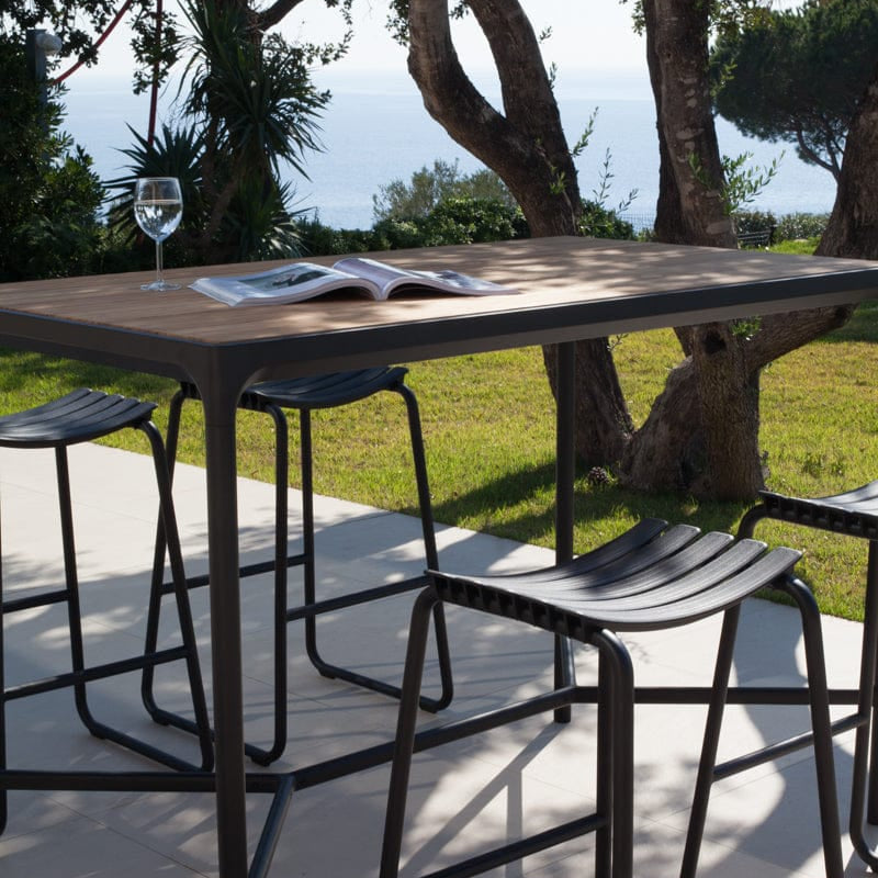 FOURBAR-CLIPSBAR outdoor bar table and stools