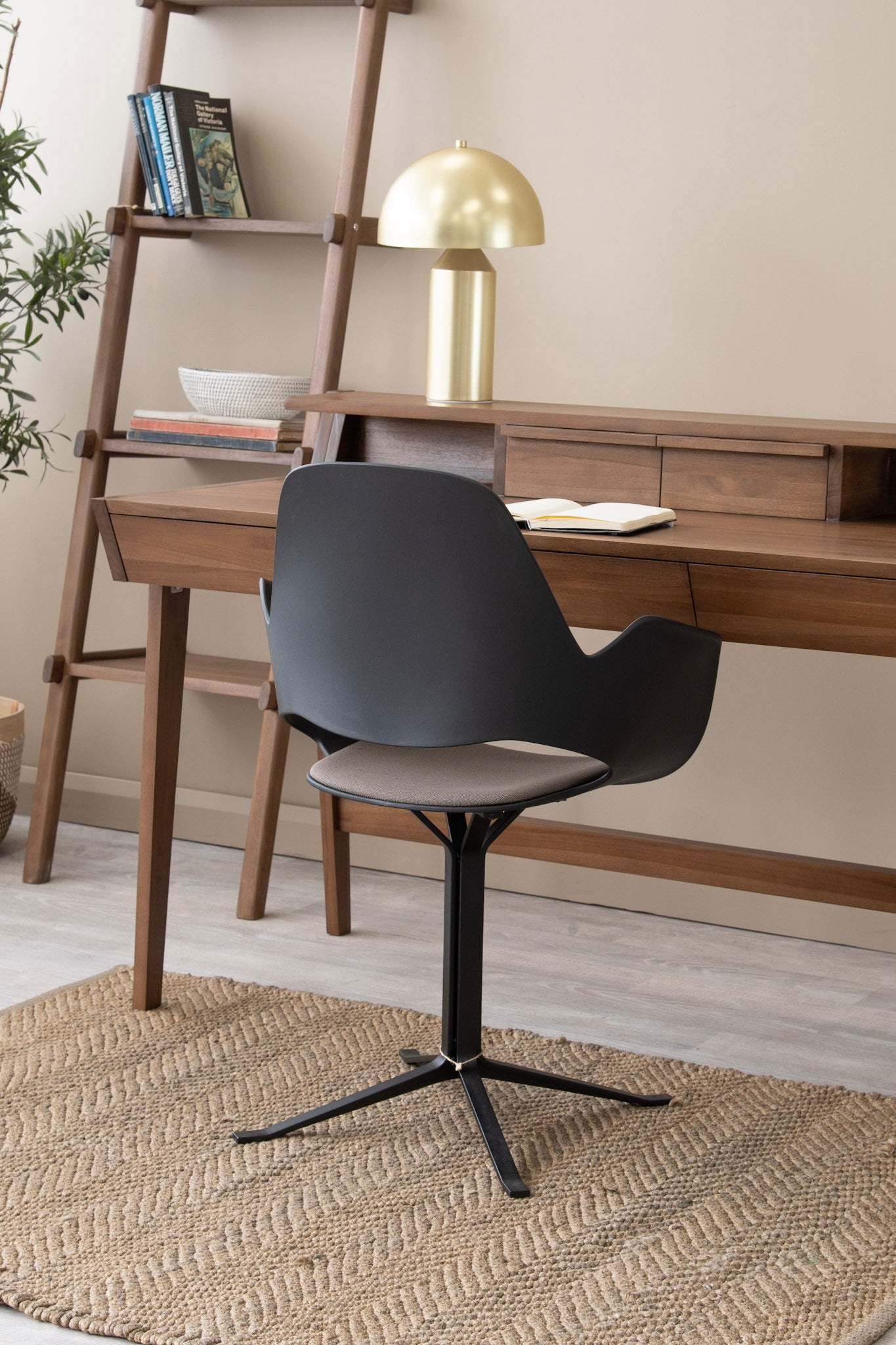 Black chair with desk and lamp - KSO001T-KSC001T-KV0039T