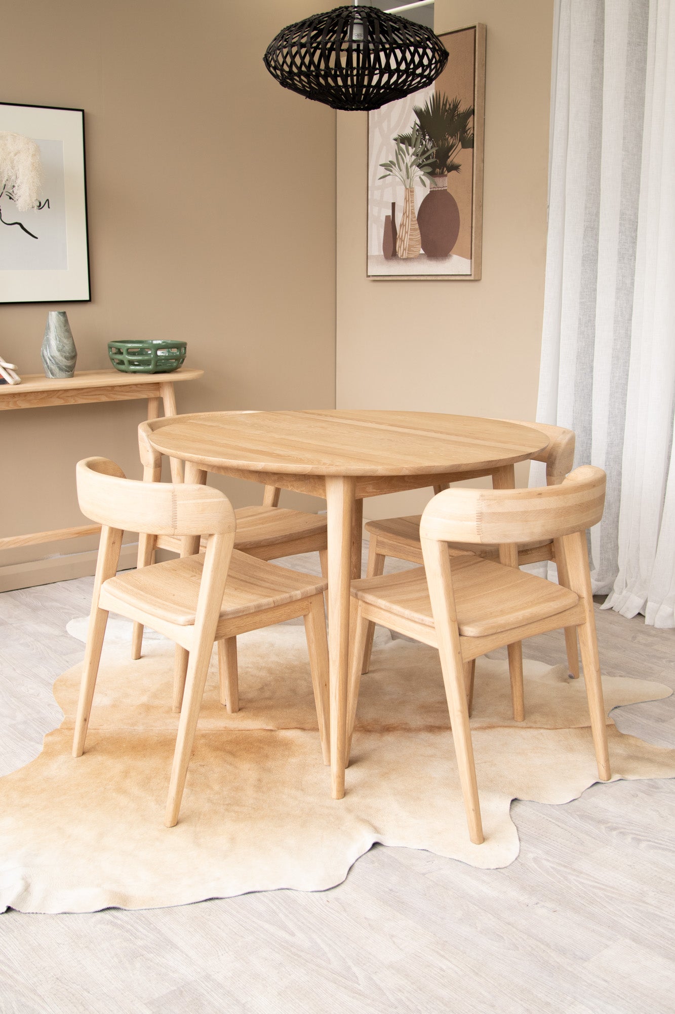 KV0233O dining set with round wooden table and chairs