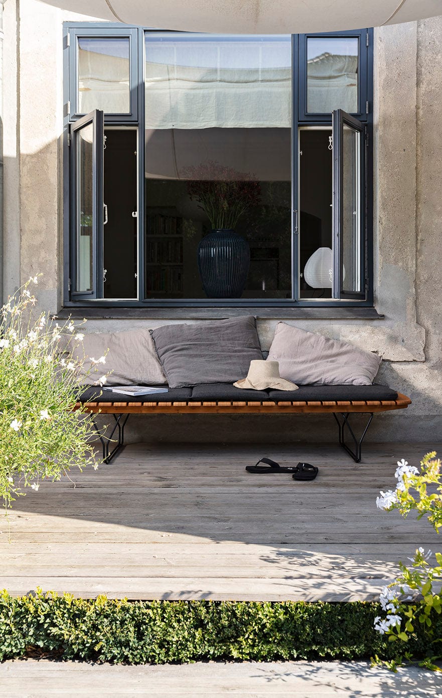 MOLO cushion sooty grey HOUE bench on deck