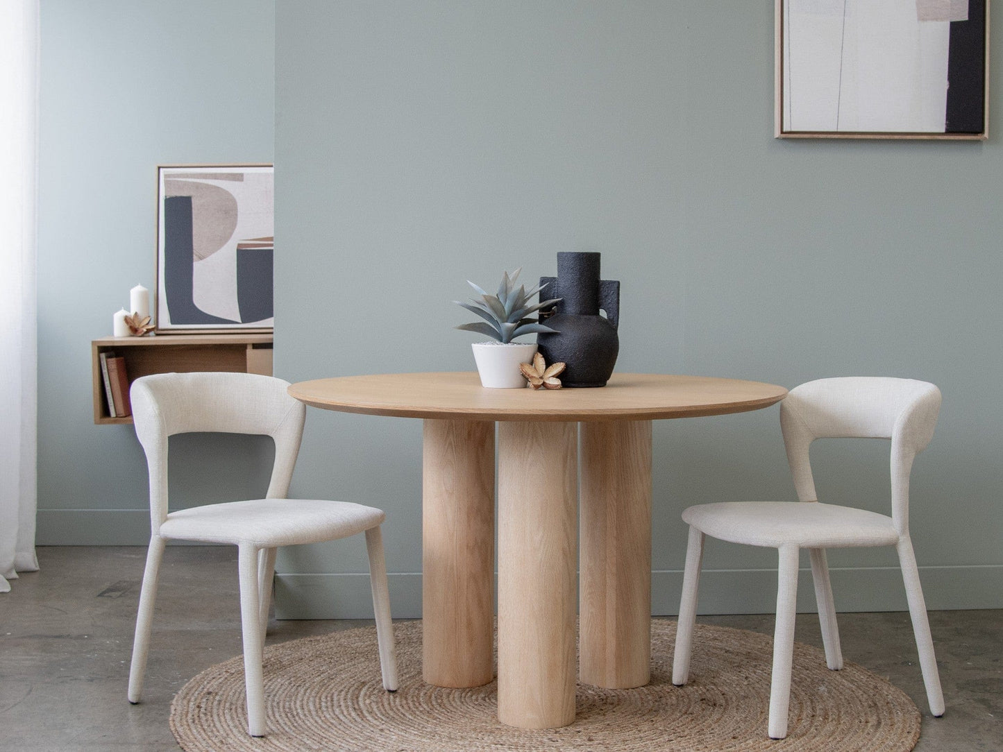Modena Hudson Vanilla round table with chairs