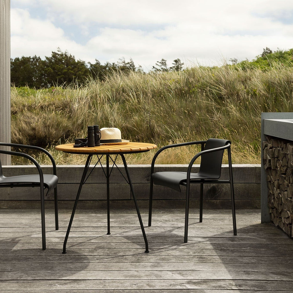 NAMI Dining set with black armrests, bamboo table, and outdoor setting.