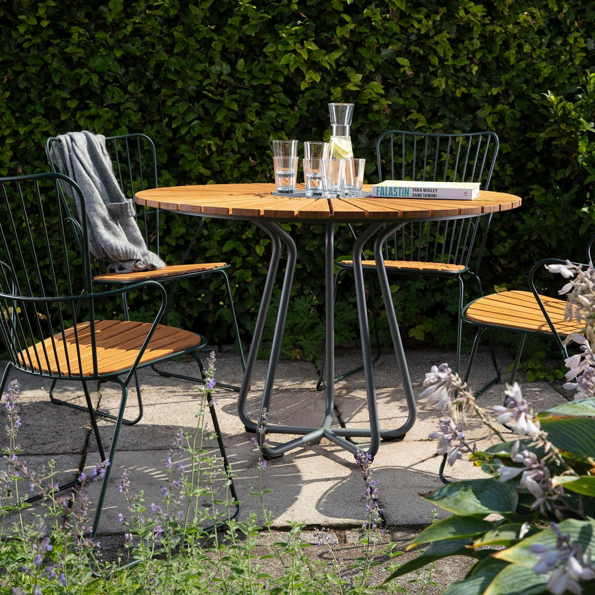 PAON-CIRCLE table and chairs, low-res