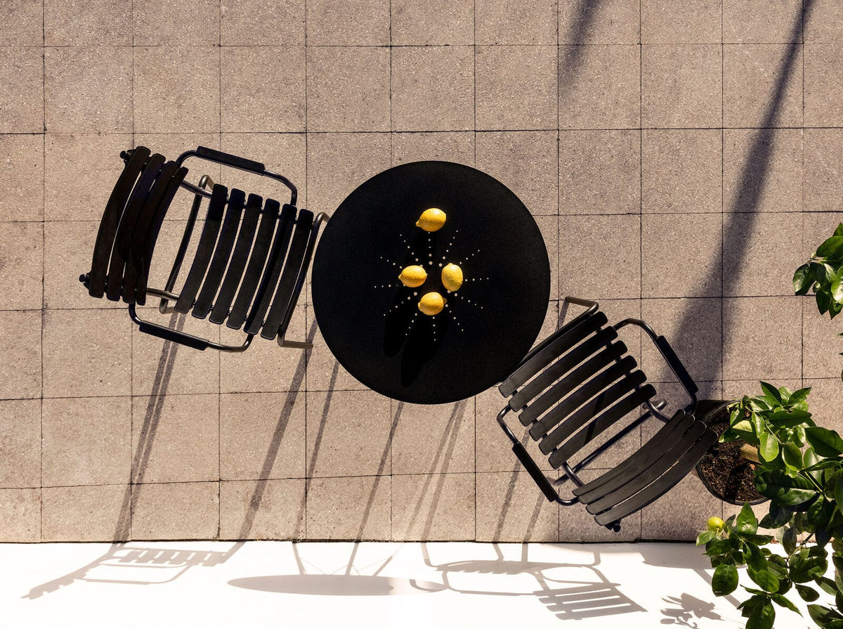 Black ReCLIPS dining table & chairs with lemons