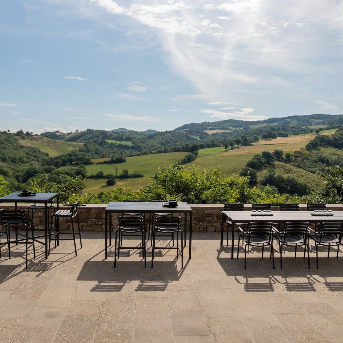 Reclips Bar and counter with scenic landscape view