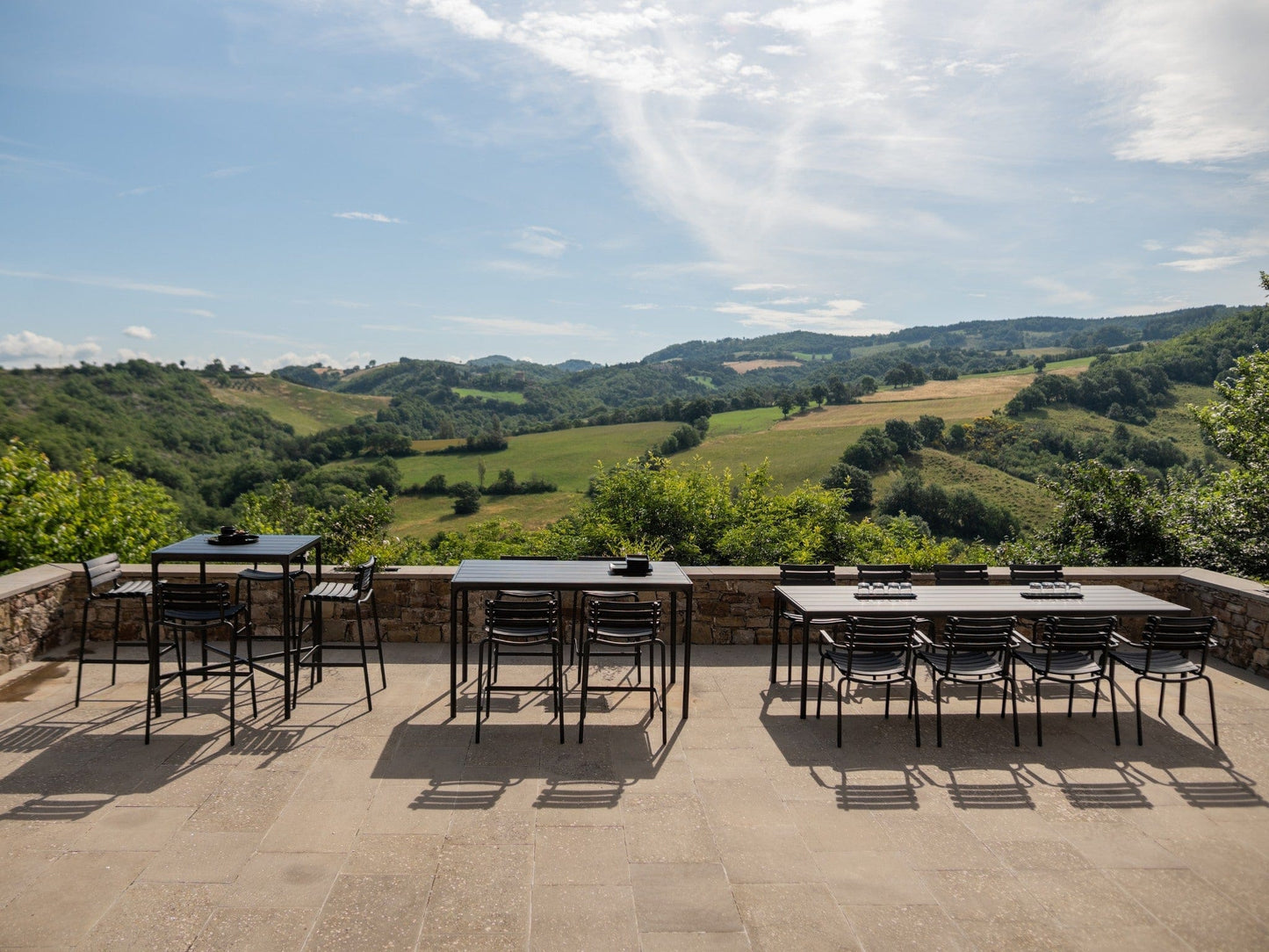 Reclips Bar and counter with scenic landscape view
