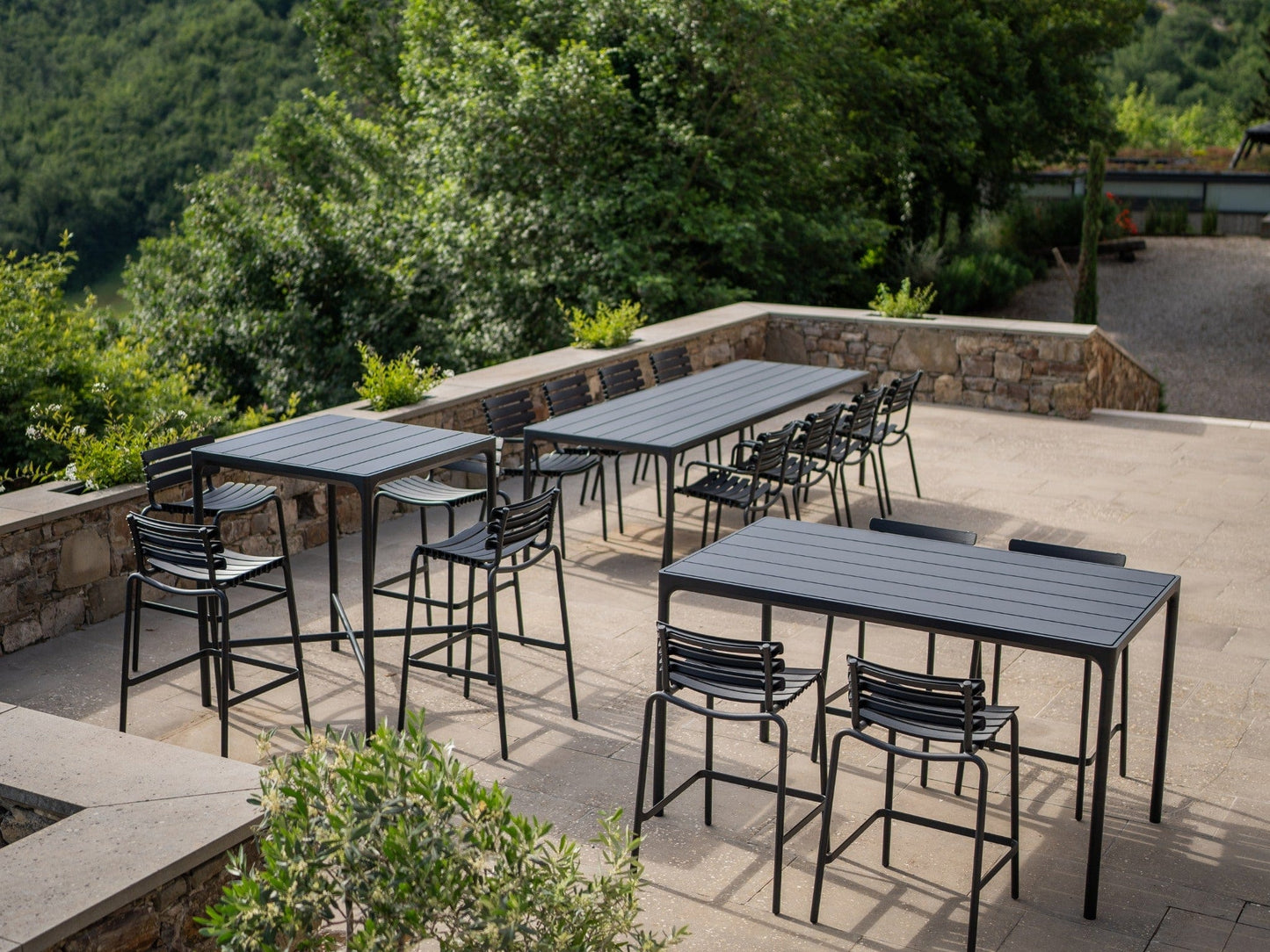 Reclips Bar and Counter outdoor seating