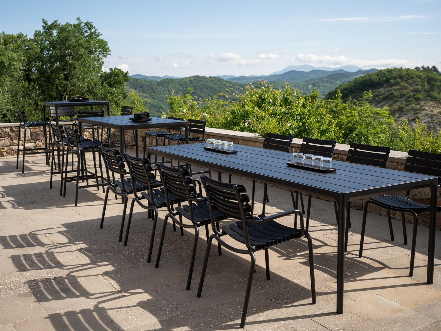 Reclips Bar and Counter seating area with mountain view