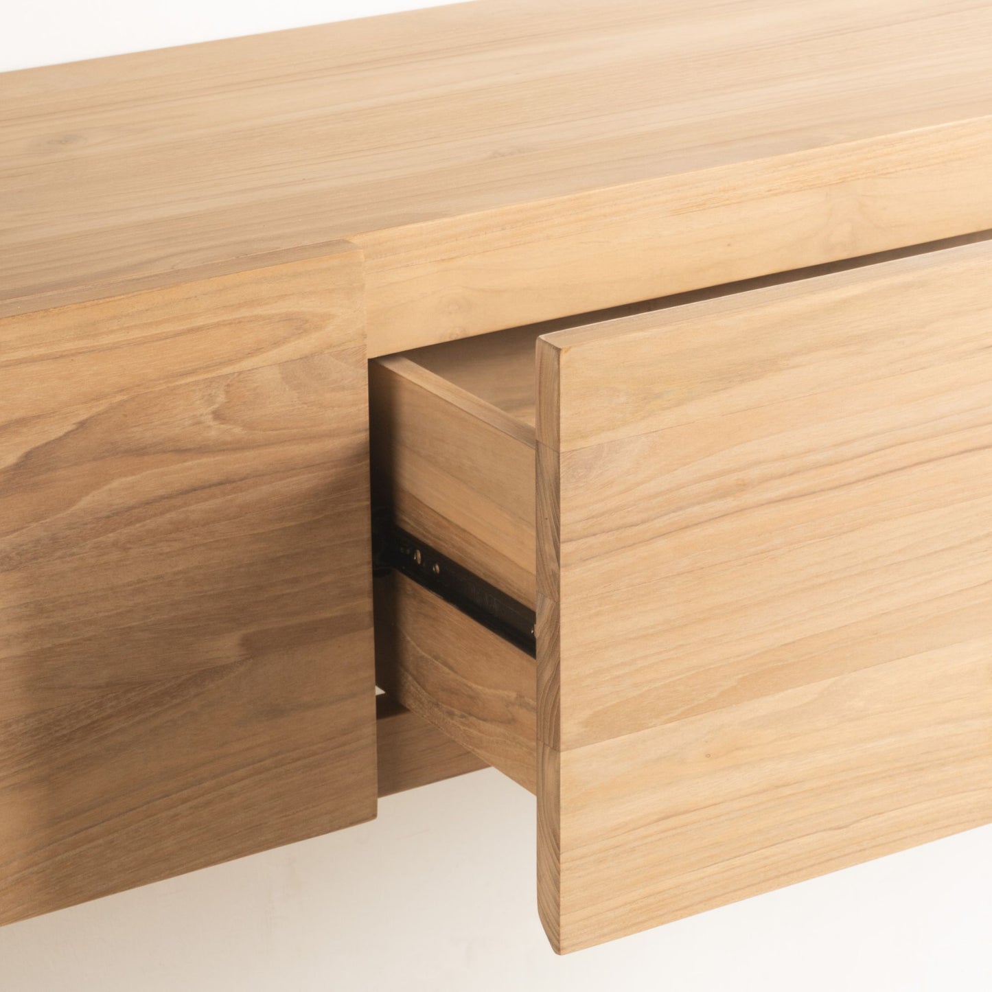 TRE026_2 Wooden drawer detail