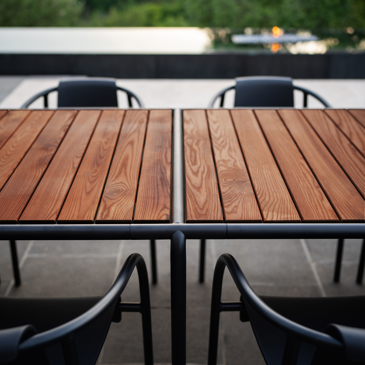 Outdoor table and chairs at avantitablehoue5