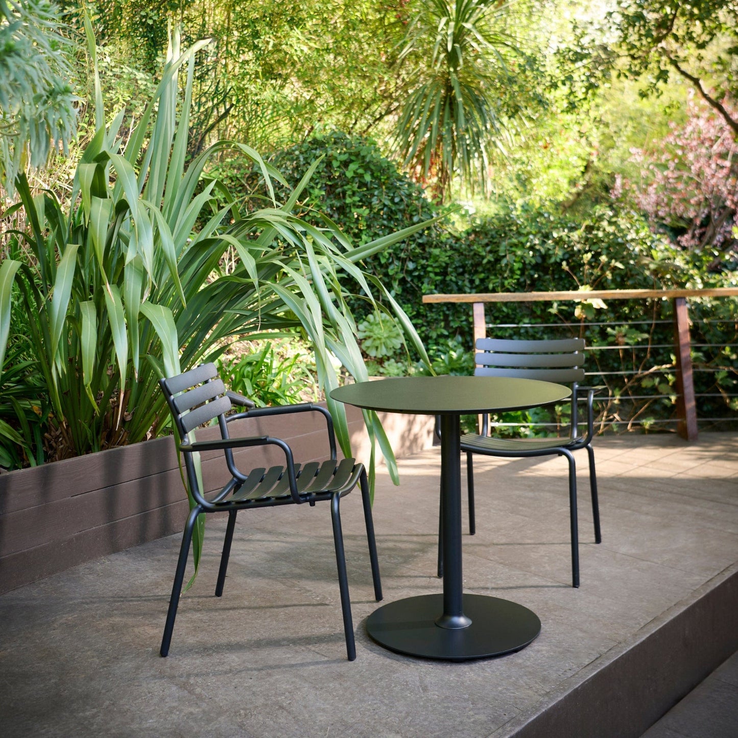 Pico Alua black outdoor table and chairs