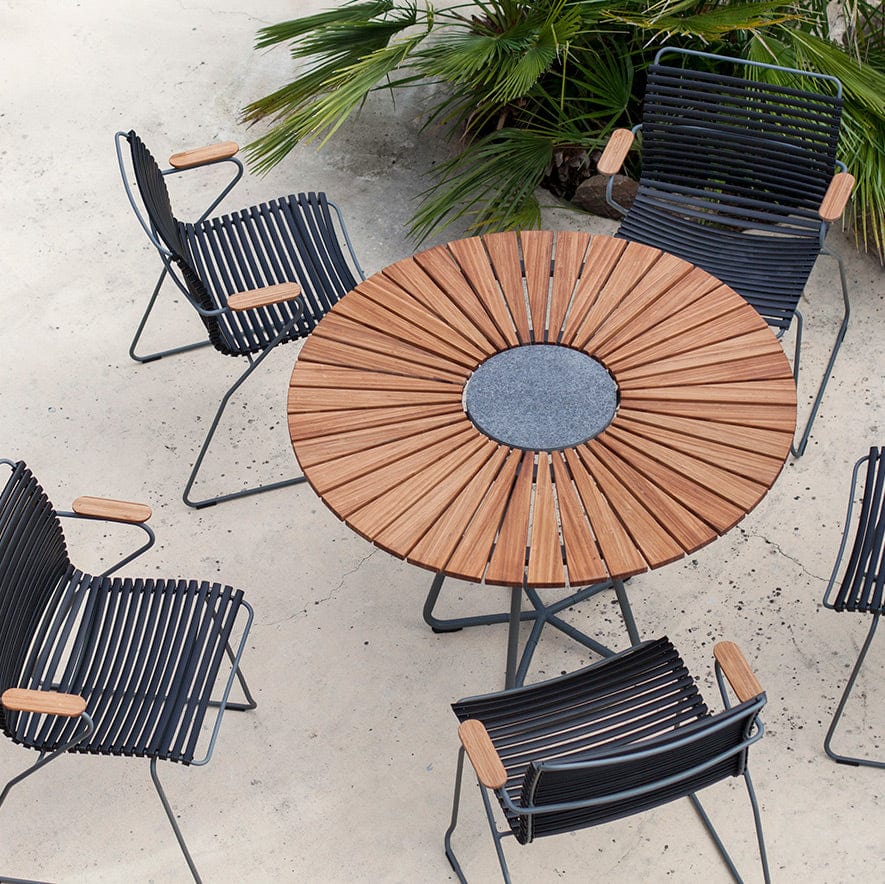 Outdoor table and chairs set
