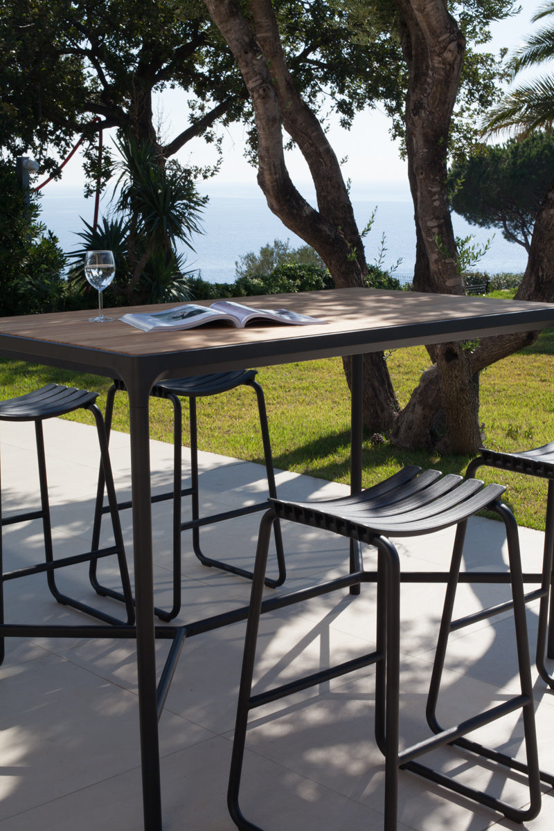 FOURBAR-CLIPSBAR outdoor bar table and stools