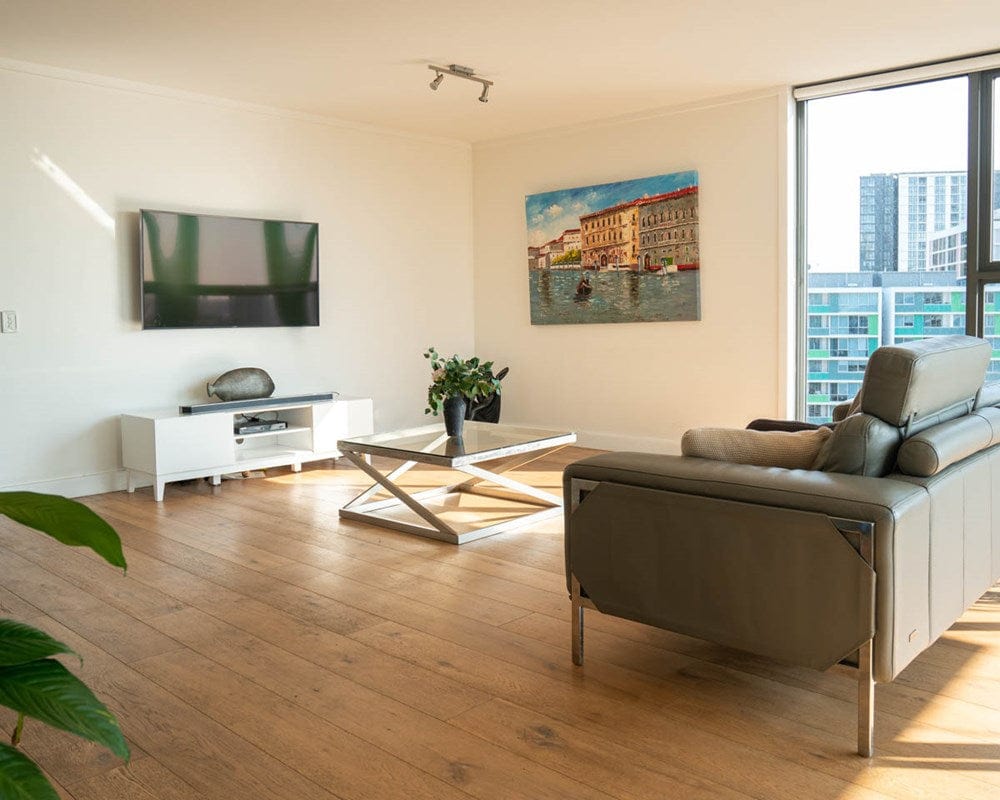 KAW502 Living Room Interior with TV, Sofa, and Art