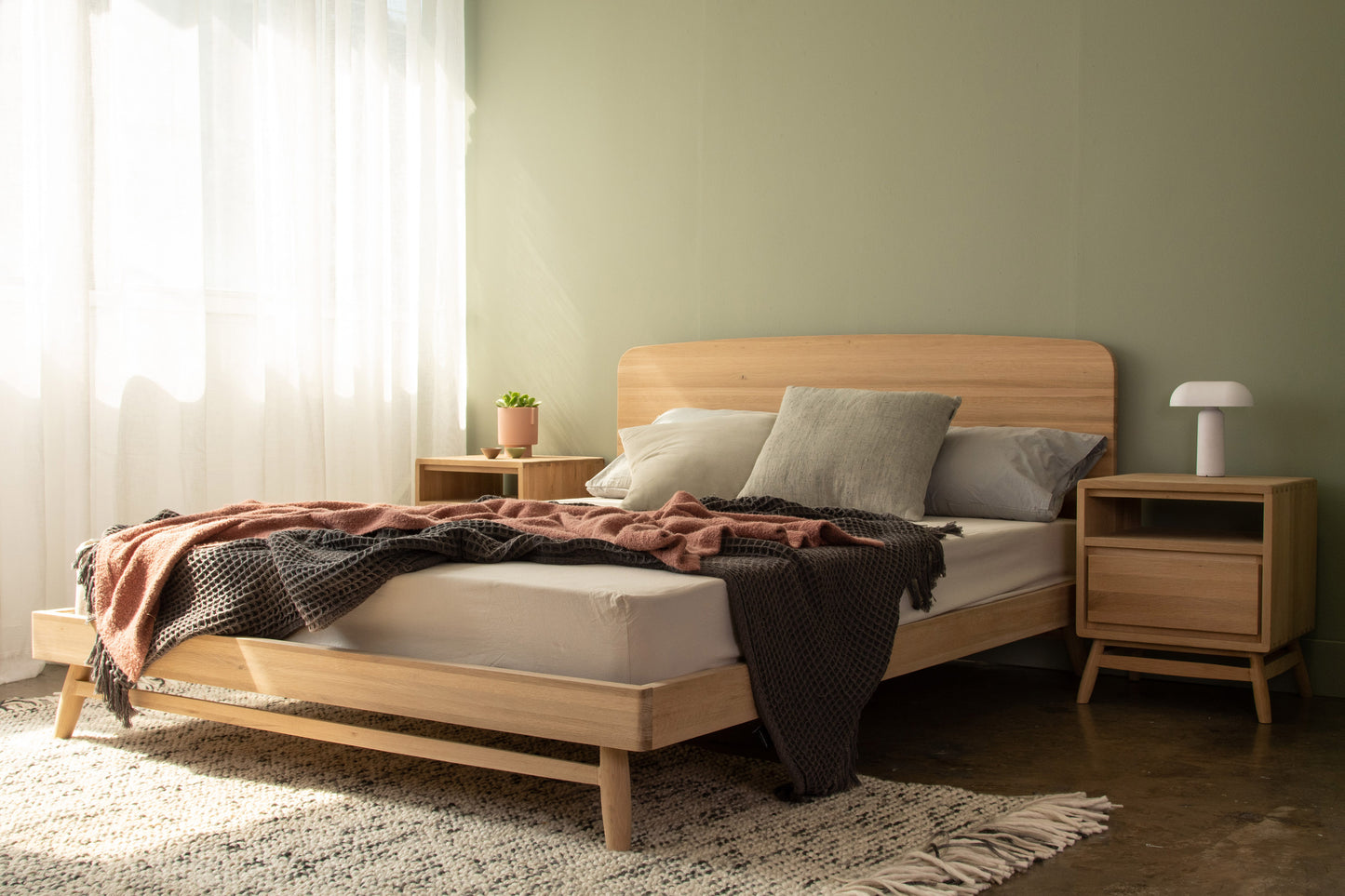 KT031OKT033O Bed Frame with Nightstands