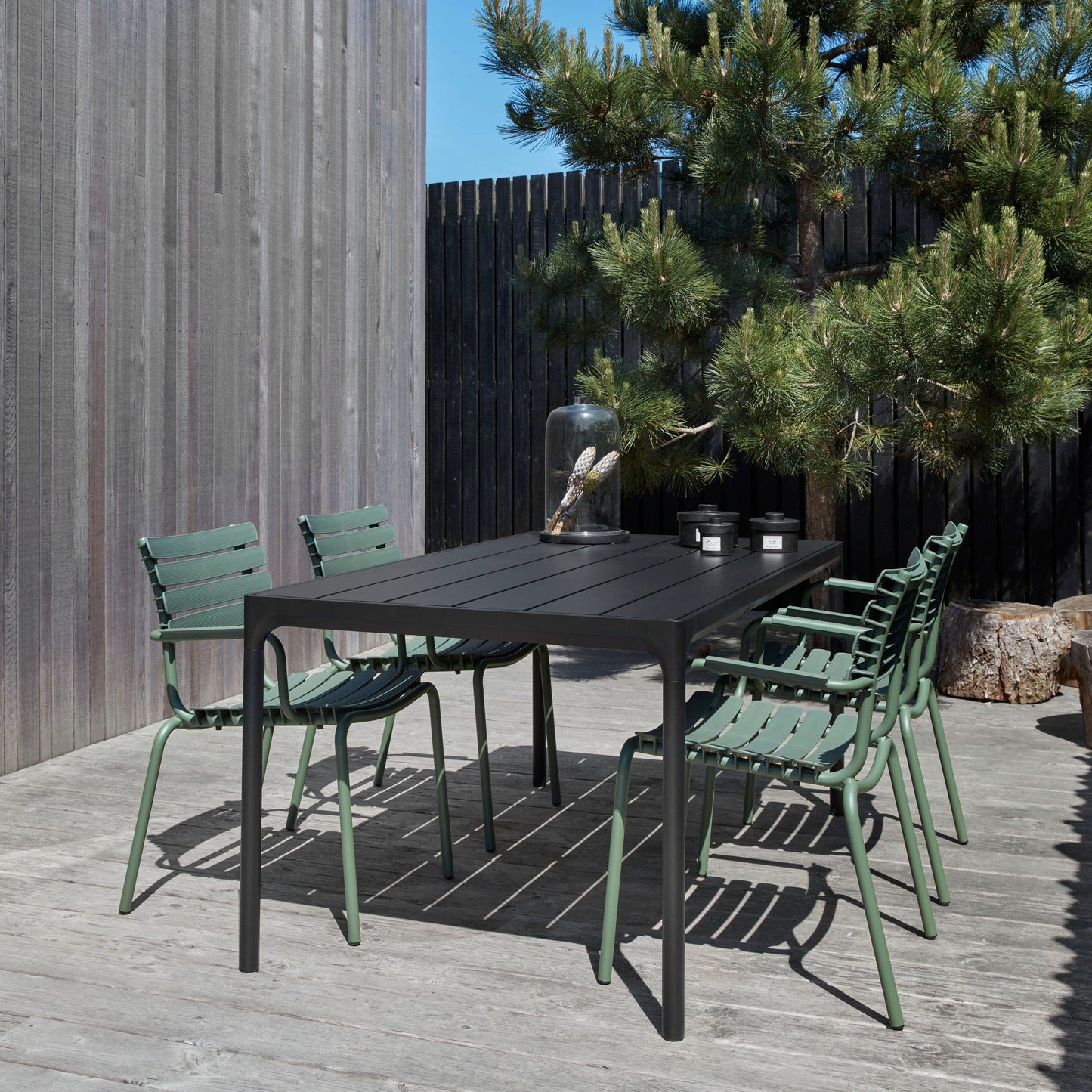 ReCLIPS FOUR alu table set on outdoor deck